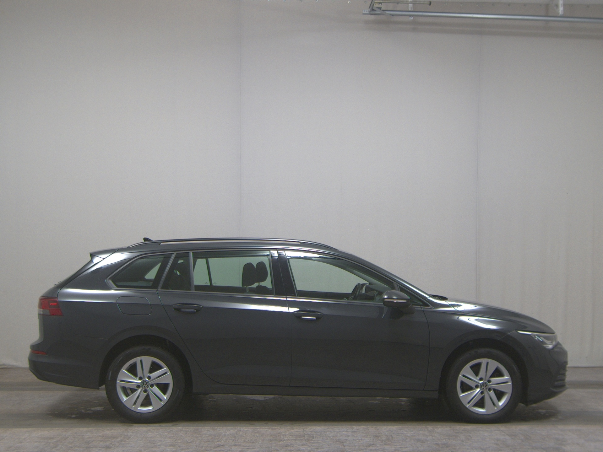 Volkswagen Golf-8 Var. 2.0 TDI Life Navi LED AID PDC Shz