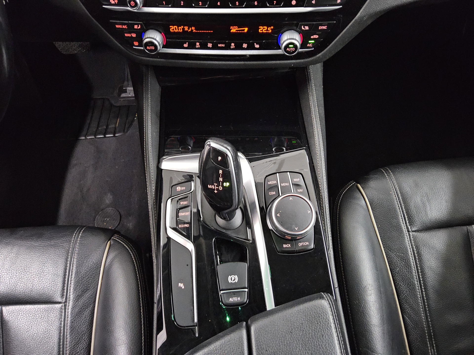 BMW 530dA Touring Luxury-Line Navi LED HuD H-K Inno 6