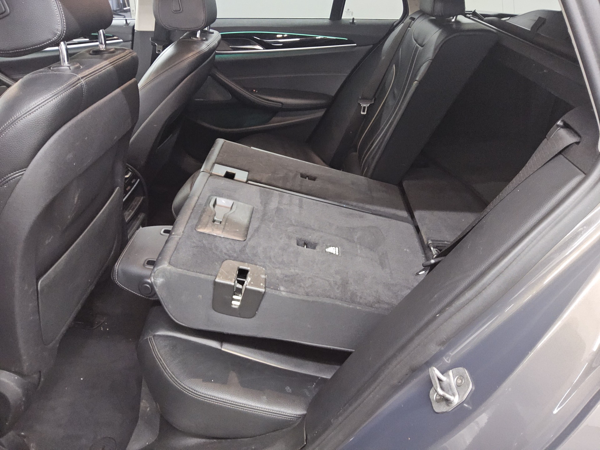 BMW 530dA Touring Luxury-Line Navi LED HuD H-K Inno 12