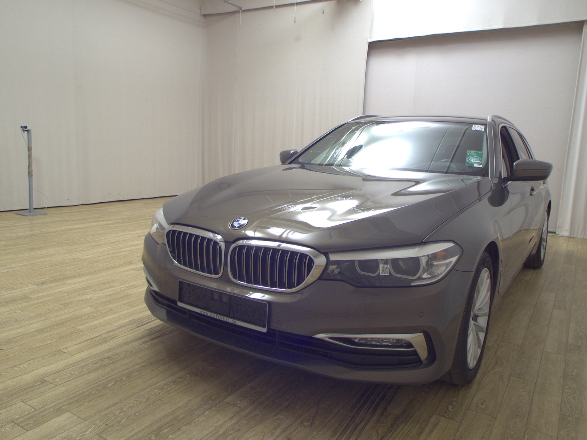 BMW 530dA Touring Luxury-Line Navi LED HuD H-K Inno 2