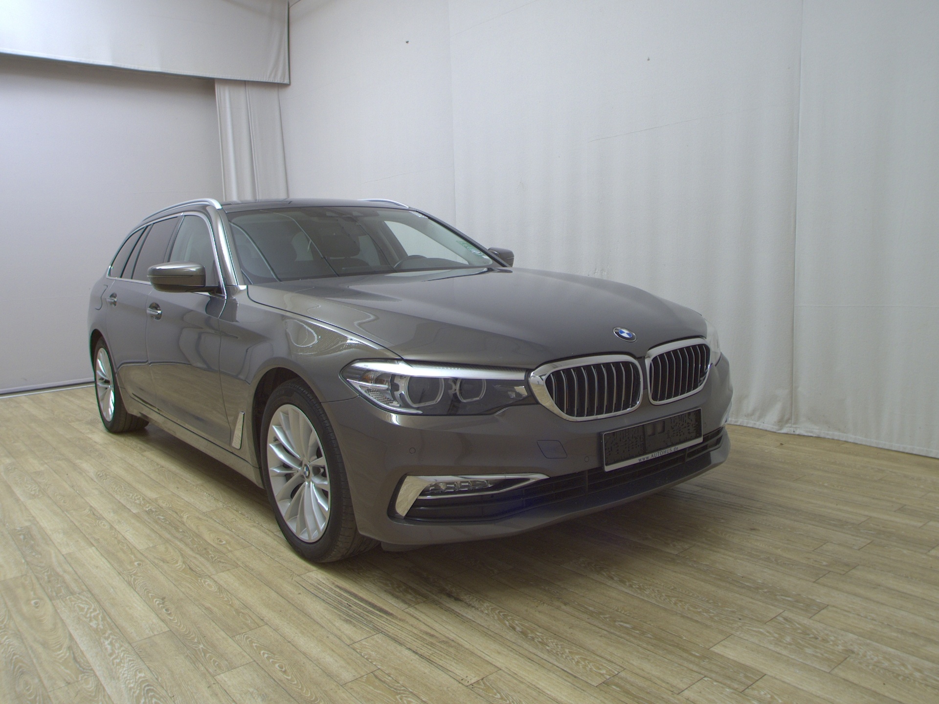 BMW 530dA Touring Luxury-Line Navi LED HuD H-K Inno 3