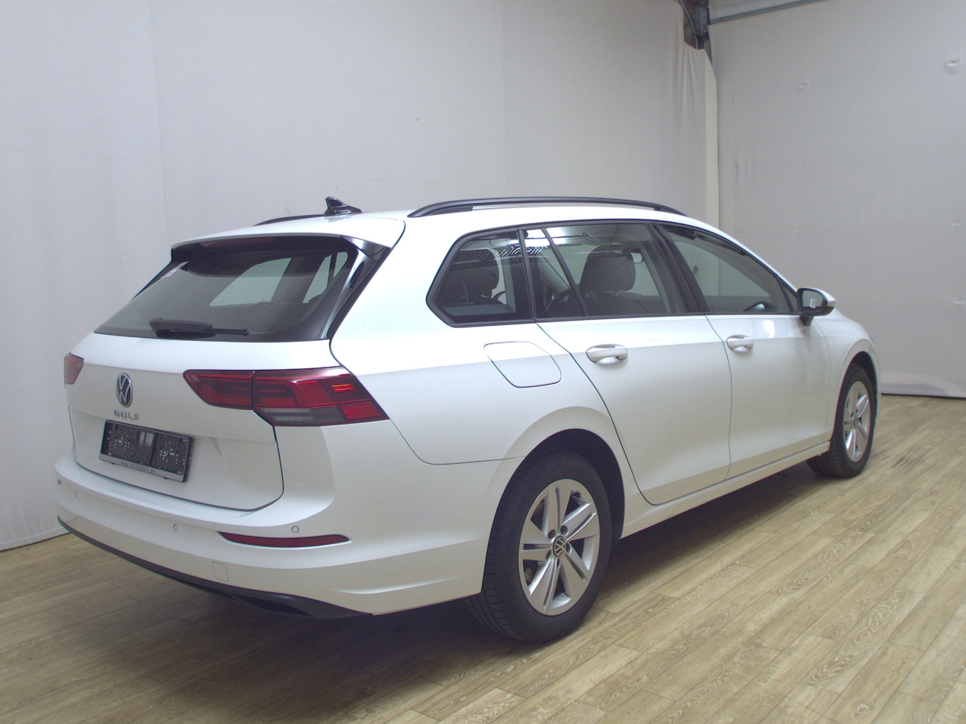 Volkswagen Golf-8 Var. 2.0 TDI Life Navi LED AID ACC Shz 4