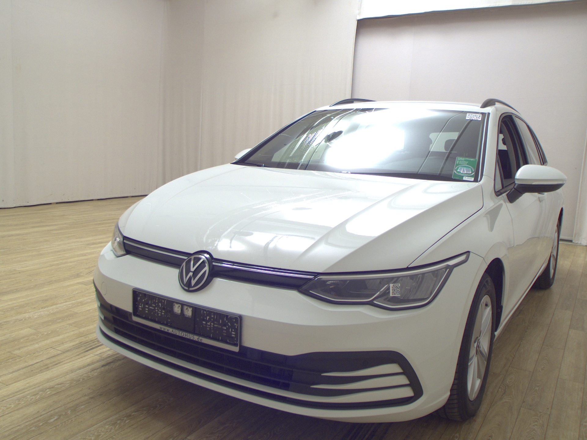 Volkswagen Golf-8 Var. 2.0 TDI Life Navi LED AID ACC Shz 2