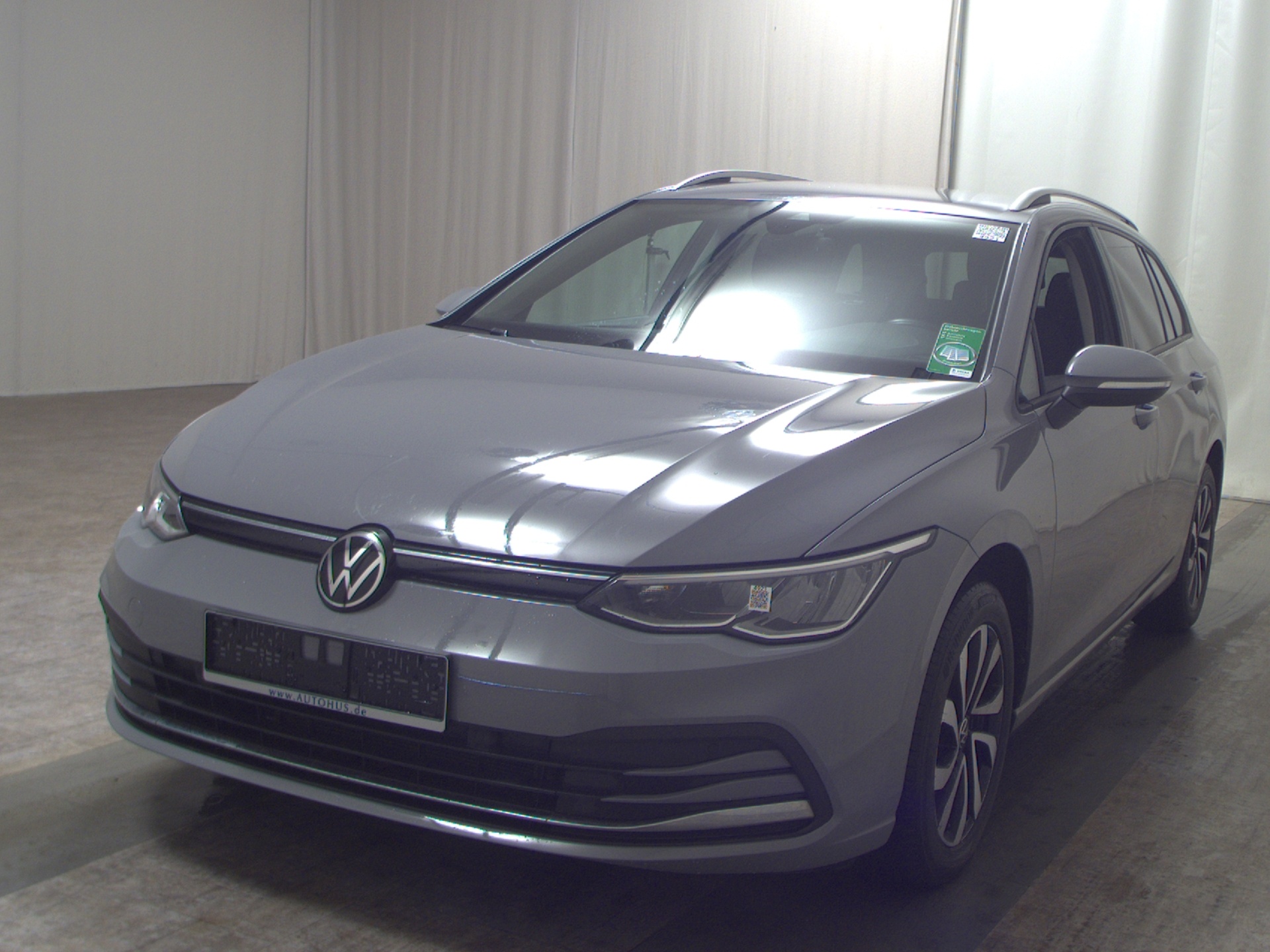 Volkswagen Golf-8 Var. 2.0 TDI Active Navi LED AID PDC Shz 2