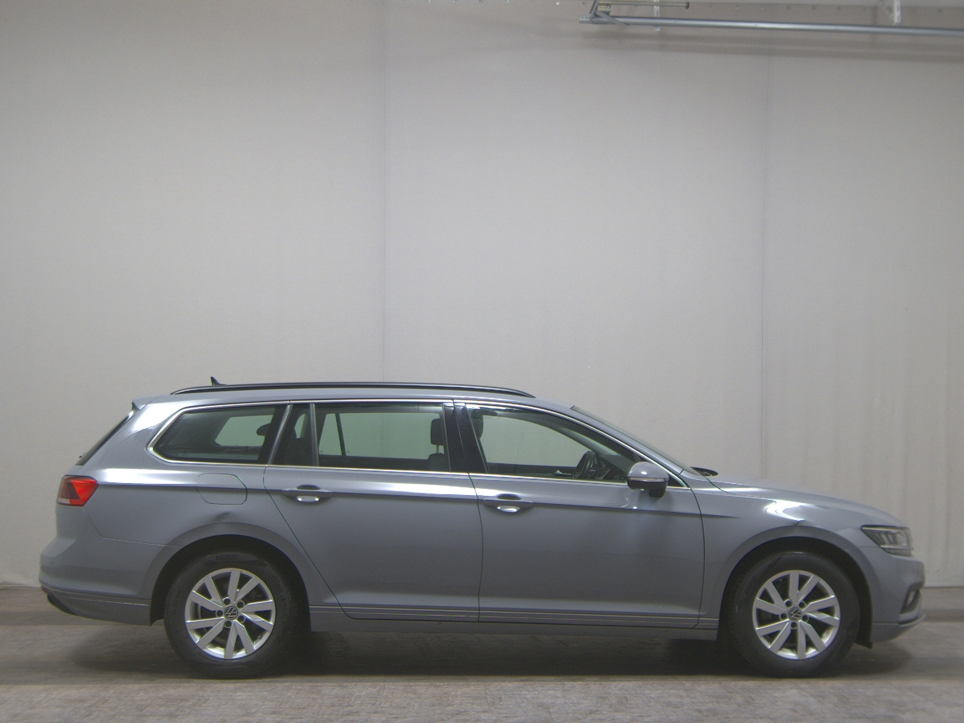 Volkswagen Passat Var. 2.0 TDI Business Navi LED RFK AID