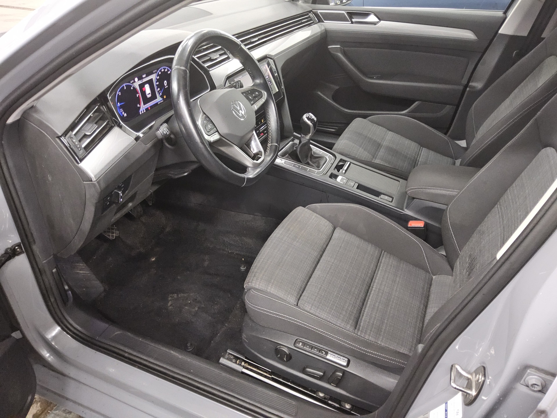 Volkswagen Passat Var. 2.0 TDI Business Navi LED RFK AID 8