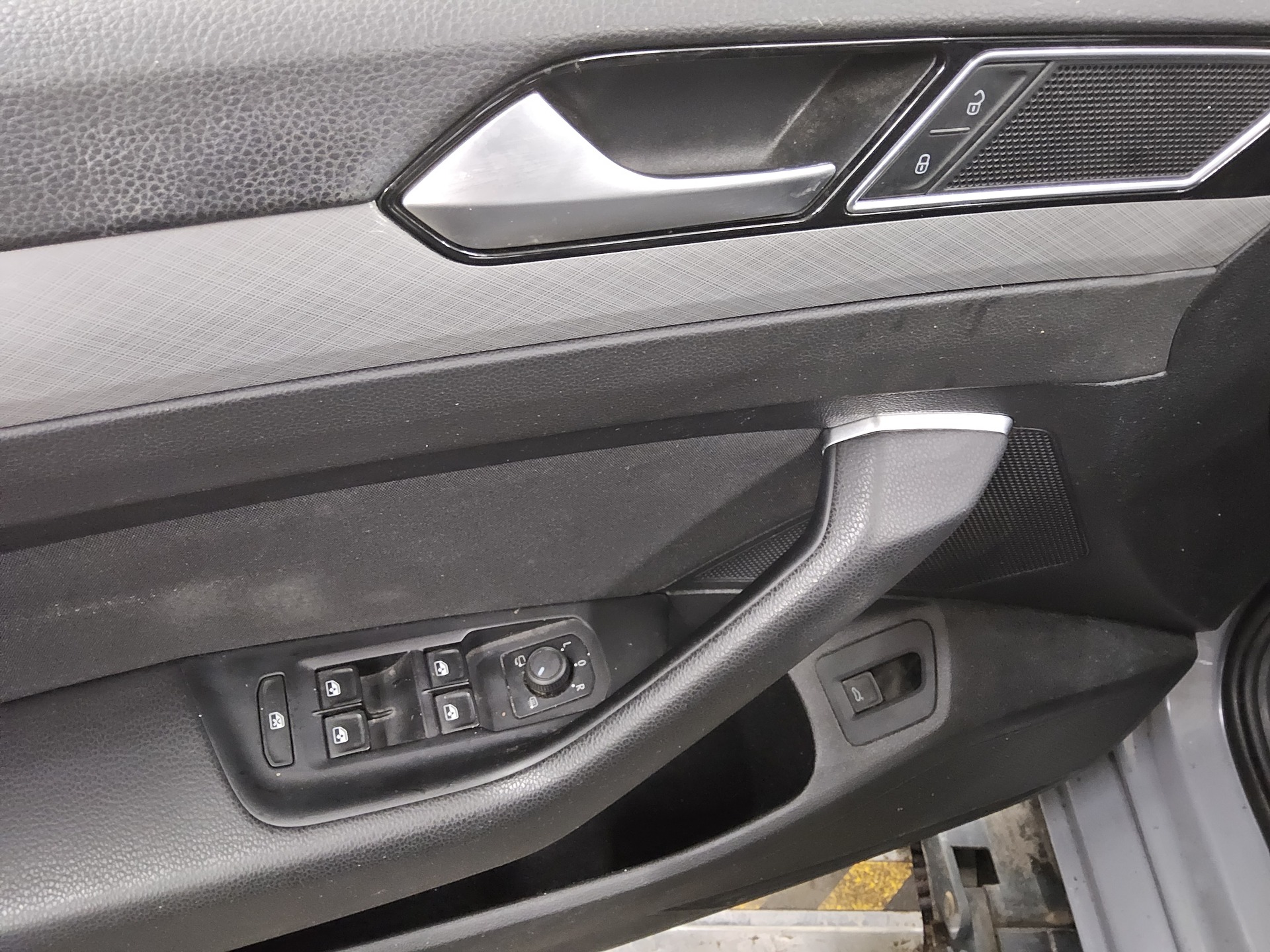 Volkswagen Passat Var. 2.0 TDI Business Navi LED RFK AID 9