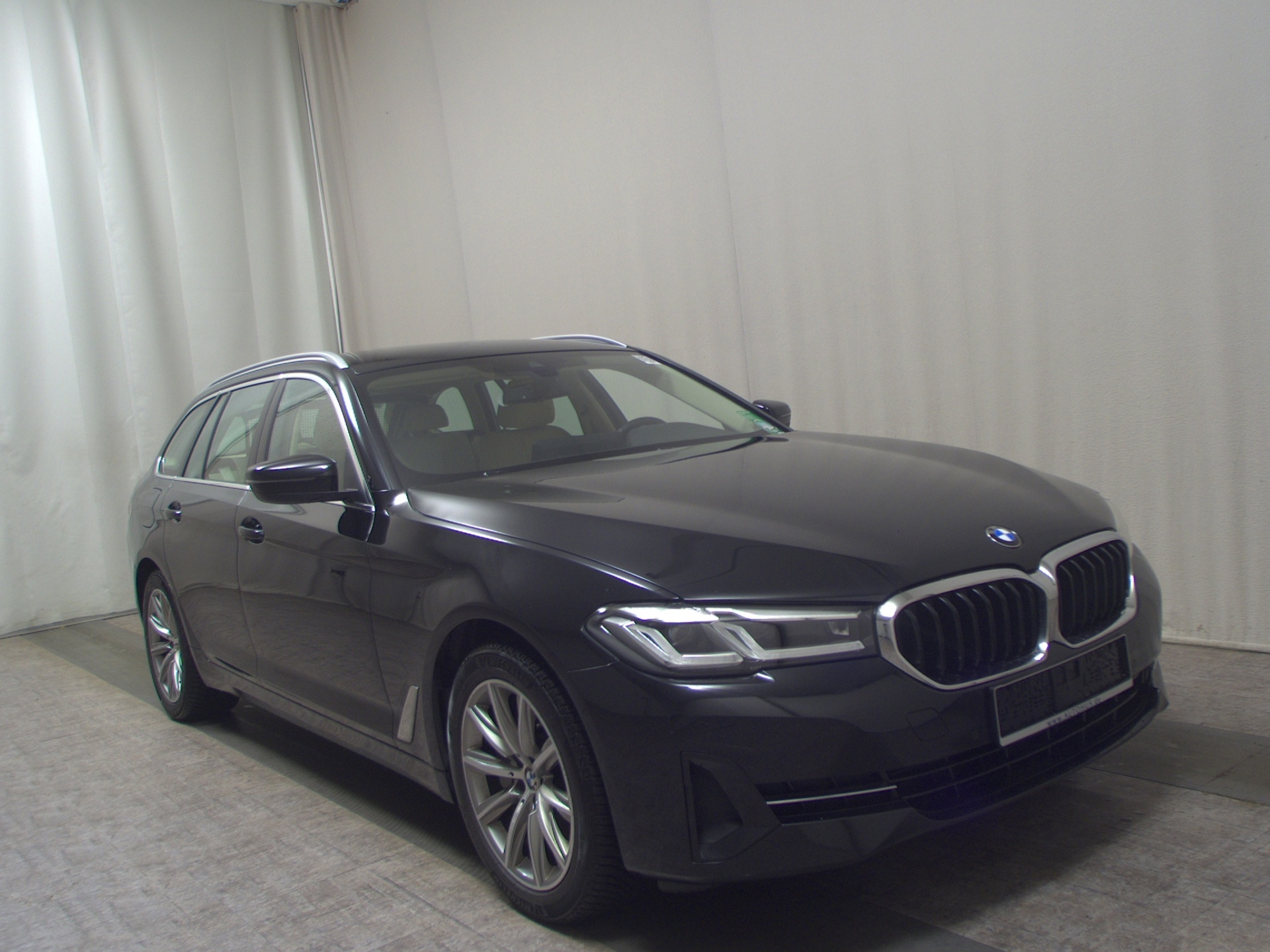 BMW 530iA Touring Leder Navi LC Pro H-K AHK LED+ RfK 3
