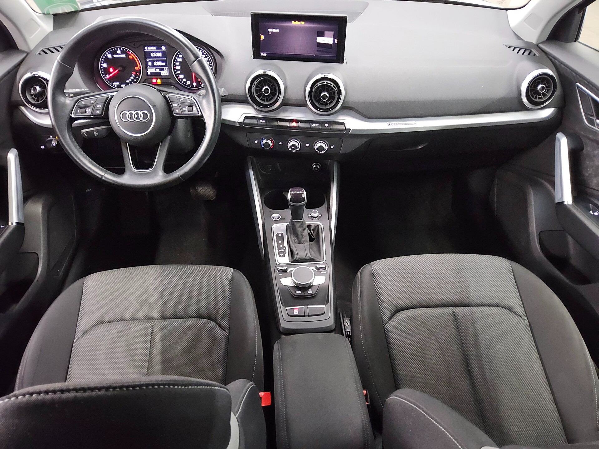 Audi Q2 35 TDI S-Line Navi LED Shz PDC 5