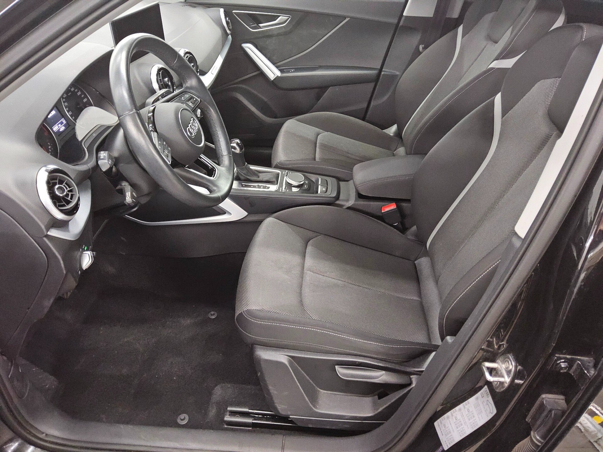 Audi Q2 35 TDI S-Line Navi LED Shz PDC 8