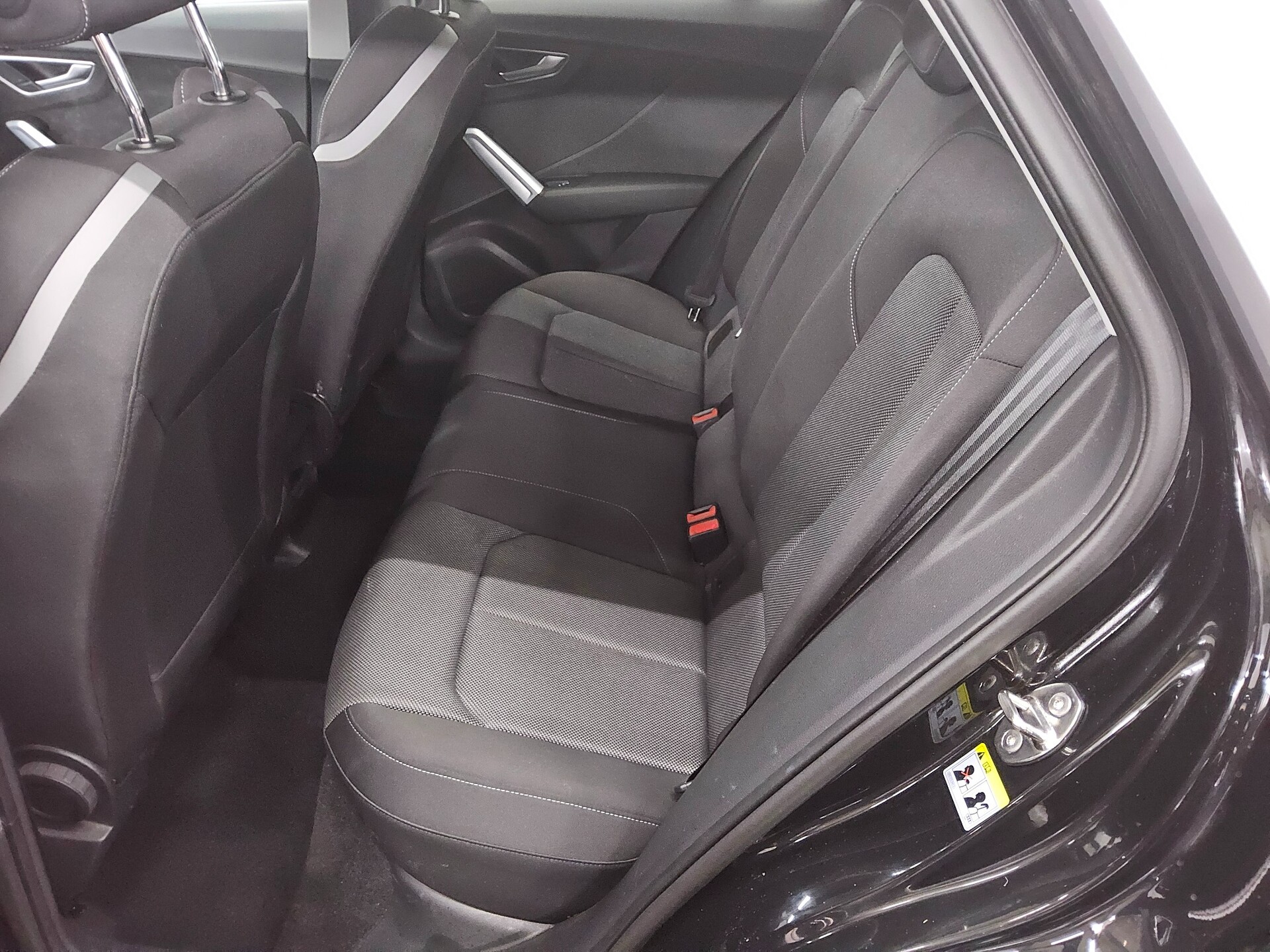 Audi Q2 35 TDI S-Line Navi LED Shz PDC 13