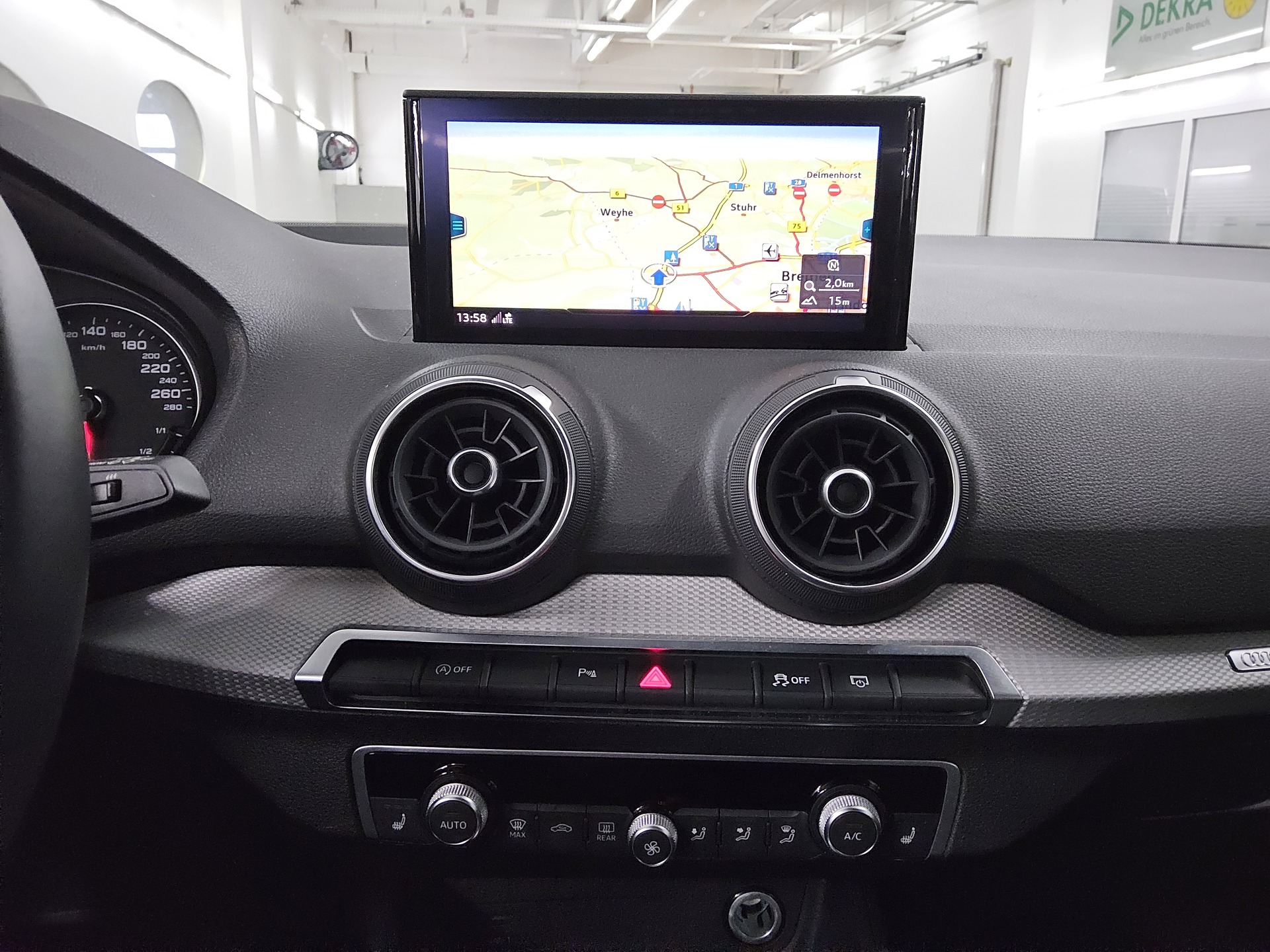 Audi Q2 35 TFSI Navi+ LED Kamera Shz 7