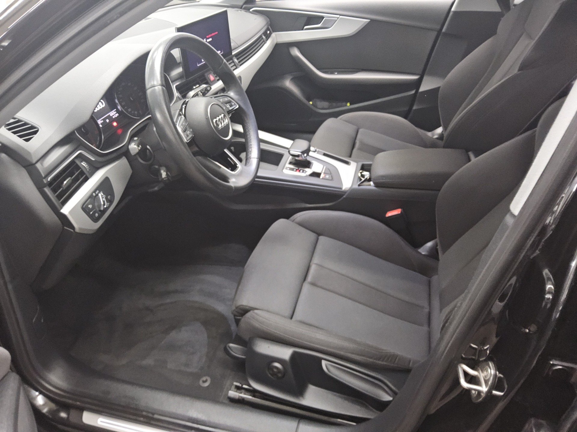 Audi A4 Avant 35 TDI S-Line Navi LED Shz PDC Tempomat 8