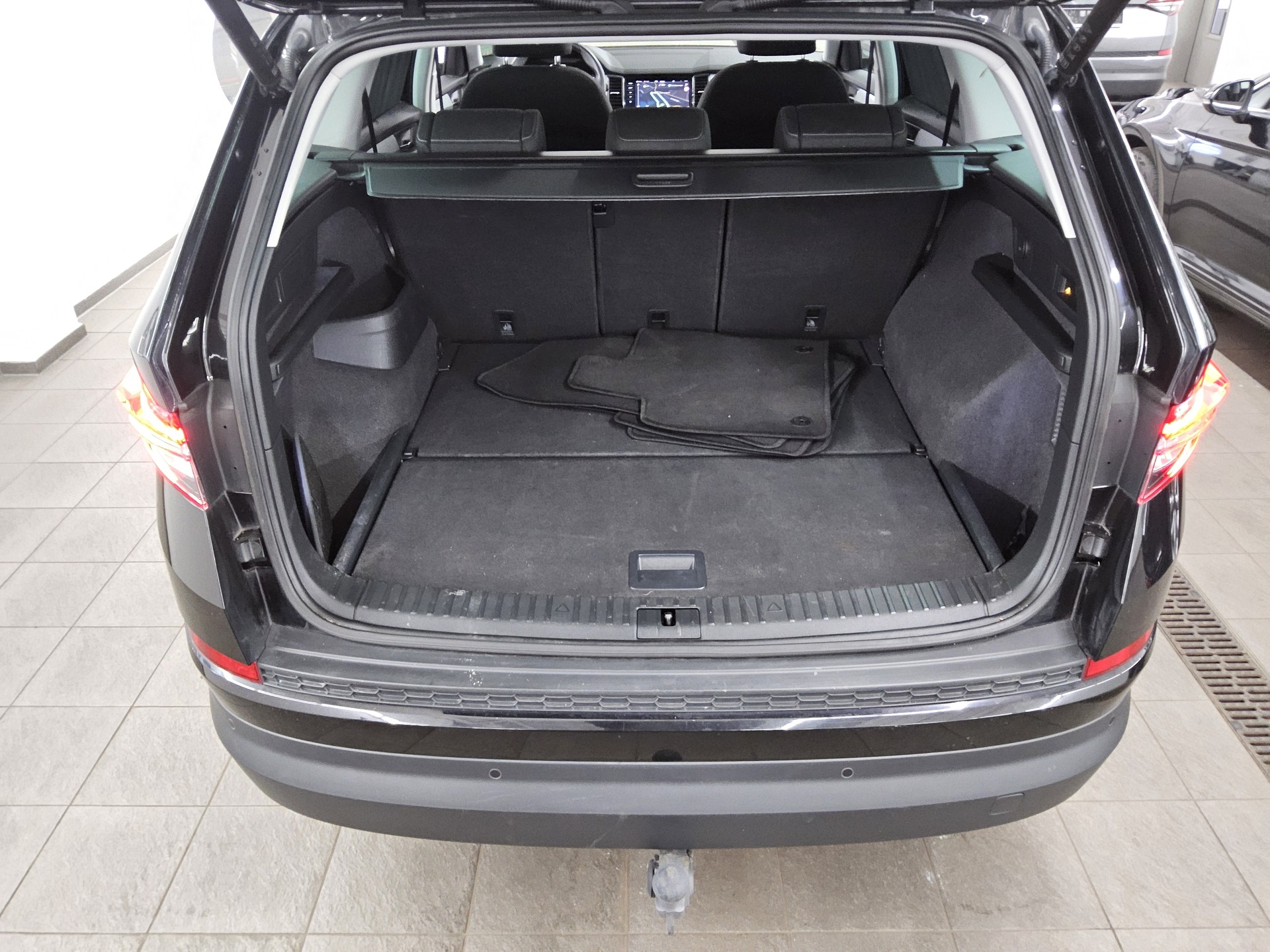 Skoda Kodiaq 2.0 TDI 4x4 Tour Pano vc StandHzg DCC AHK 12