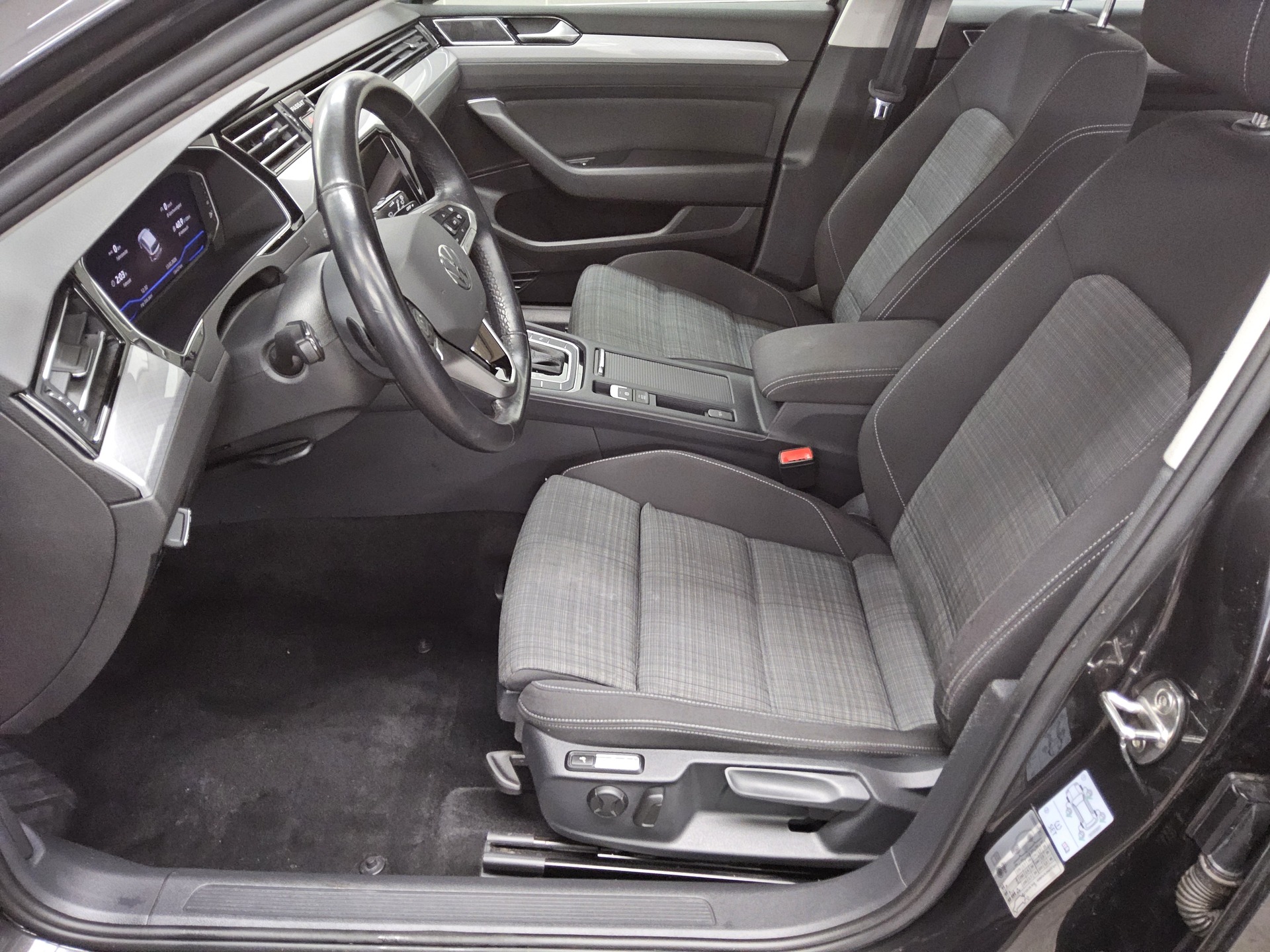 Volkswagen Passat Var. 2.0 TDI Business StHzg IQ.Light DC 9