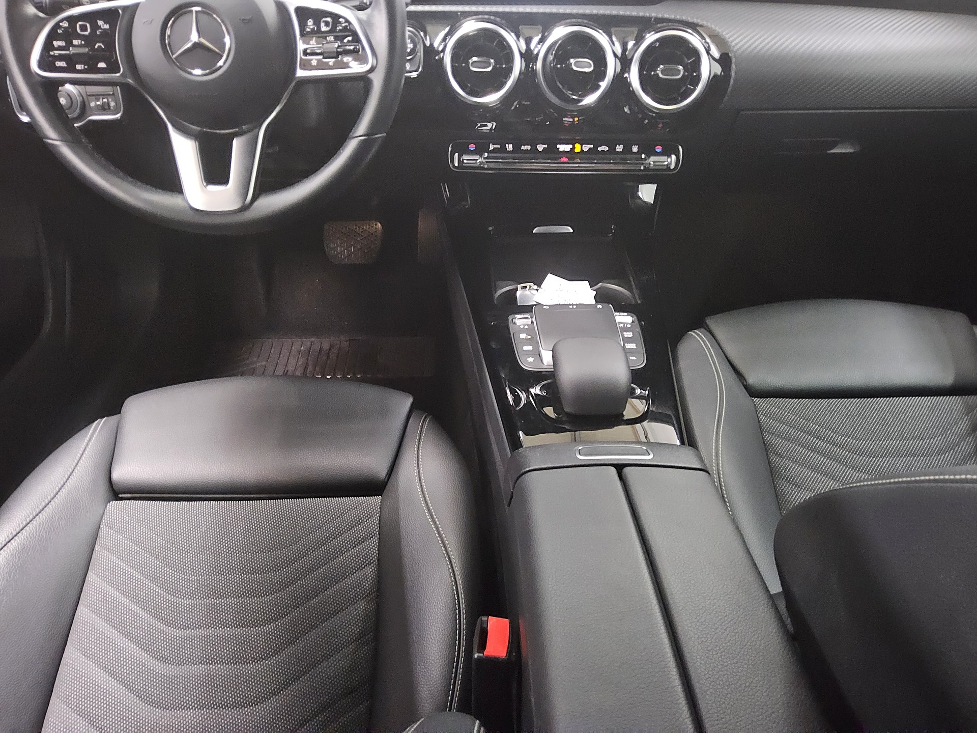 Mercedes-Benz A 220 d AHK Navi StandHzg Distronic+ 6