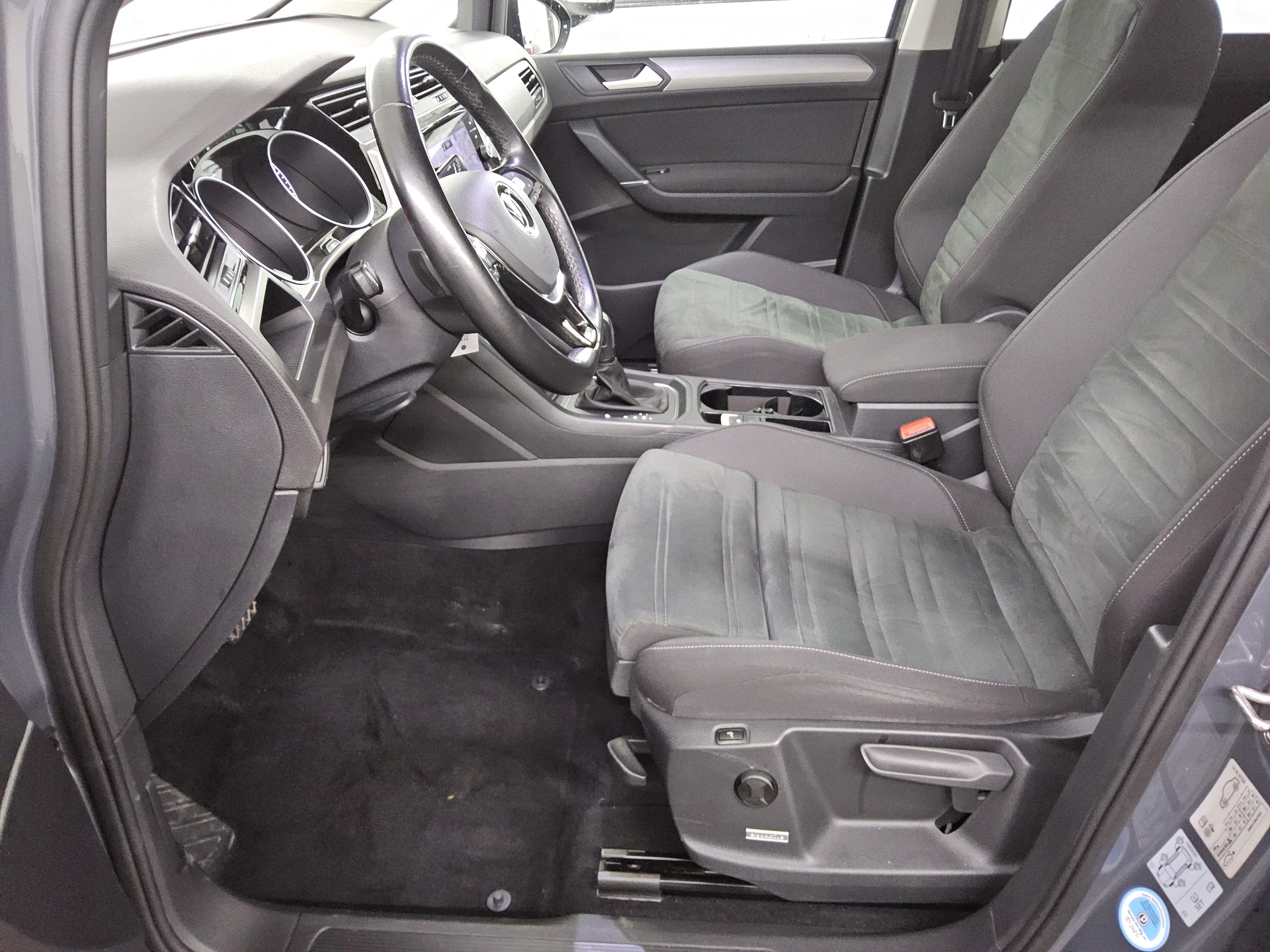 Volkswagen Touran 2.0 TDI Comf. Alcantara Navi ACC 8