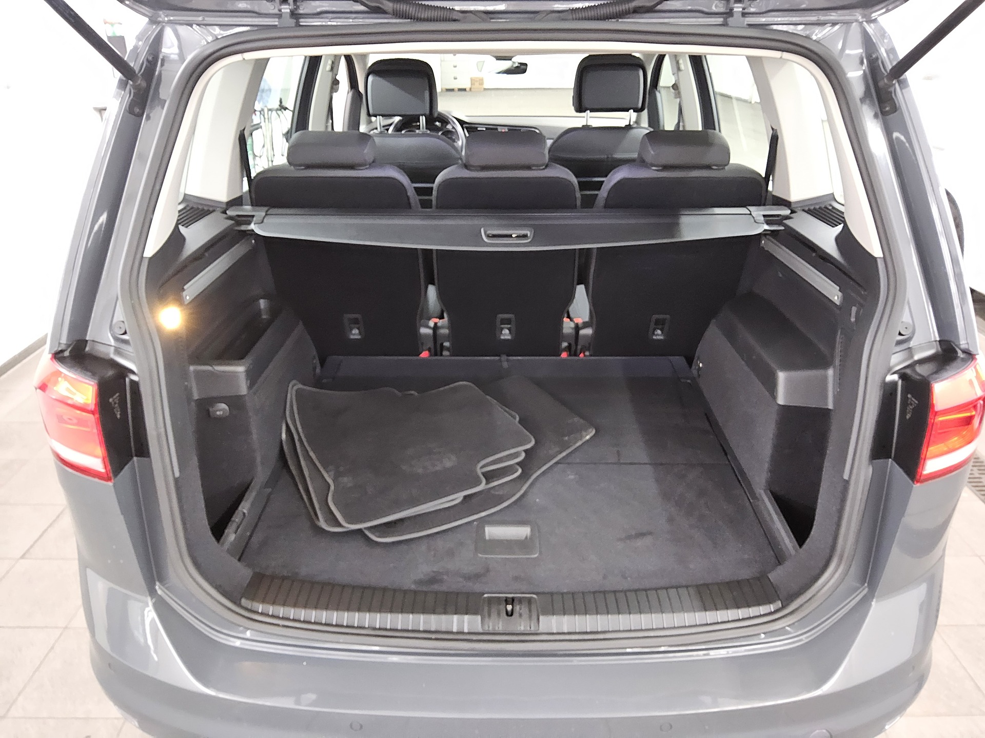 Volkswagen Touran 2.0 TDI Comf. Alcantara Navi ACC 11