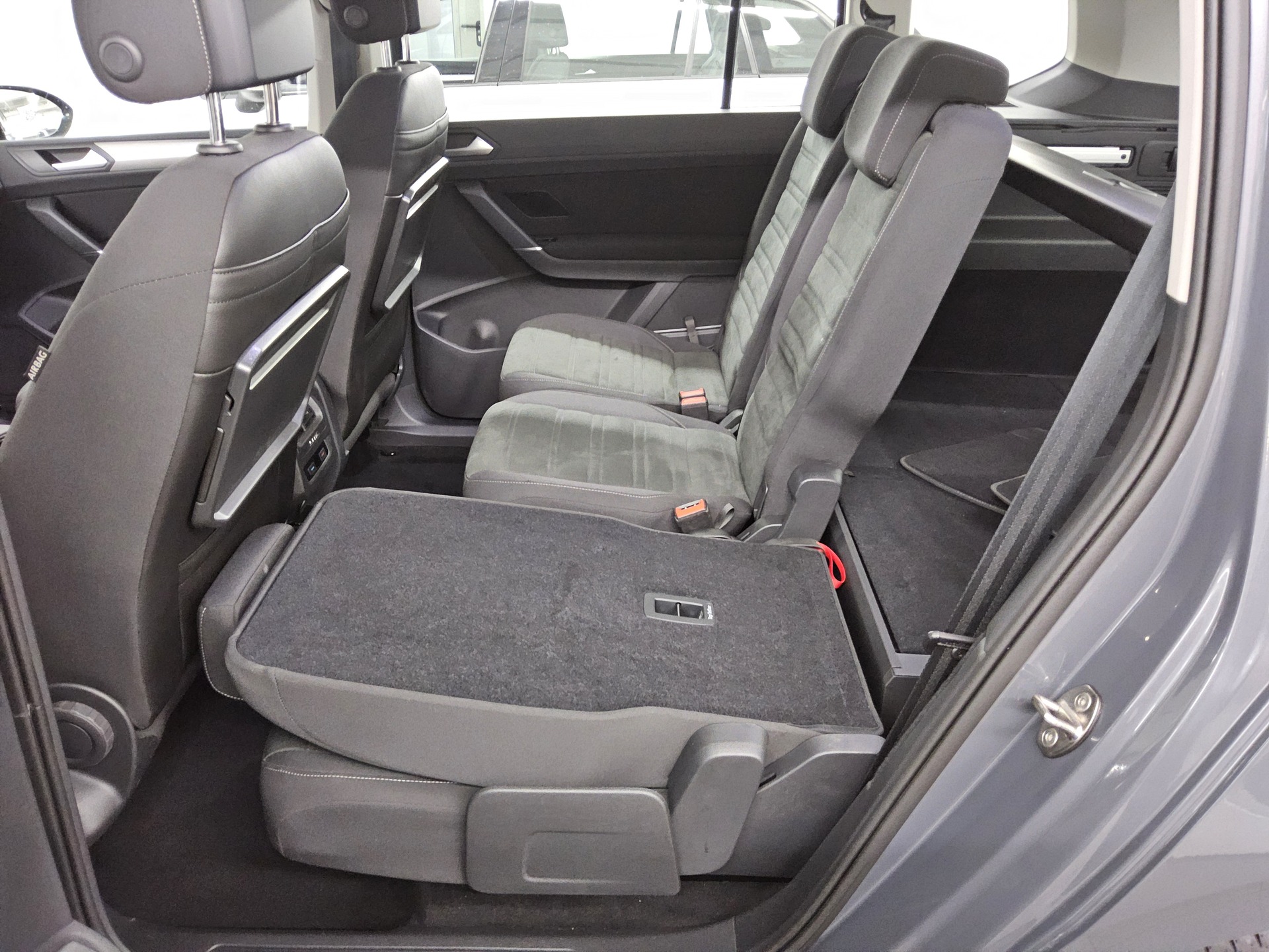 Volkswagen Touran 2.0 TDI Comf. Alcantara Navi ACC 12