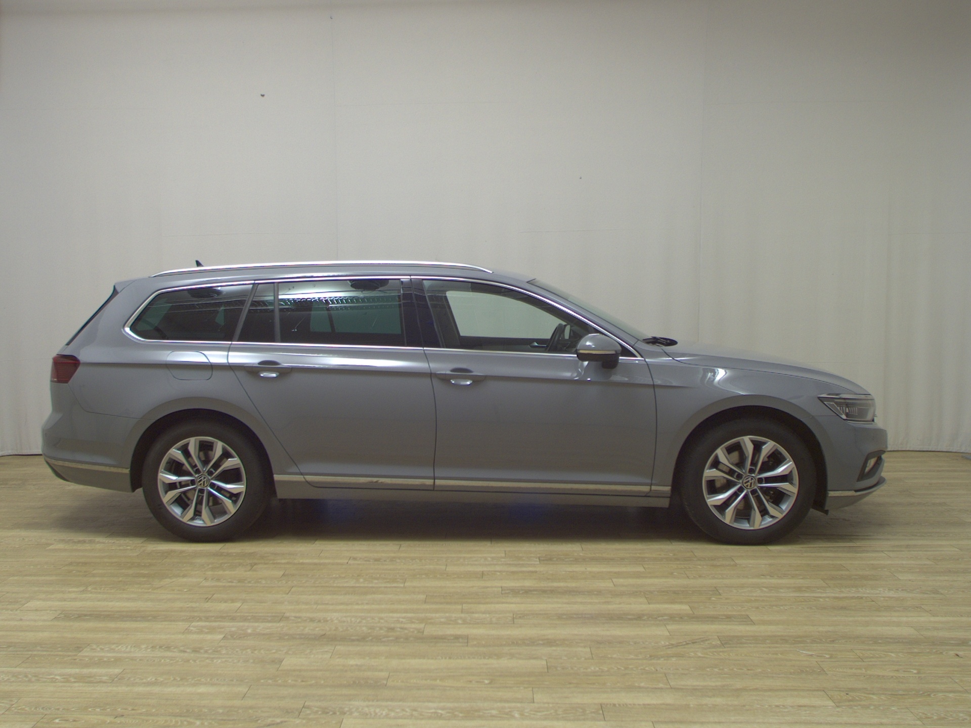 Volkswagen Passat Var. 2.0 TDI Elegance Navi DC Matrix Ahk
