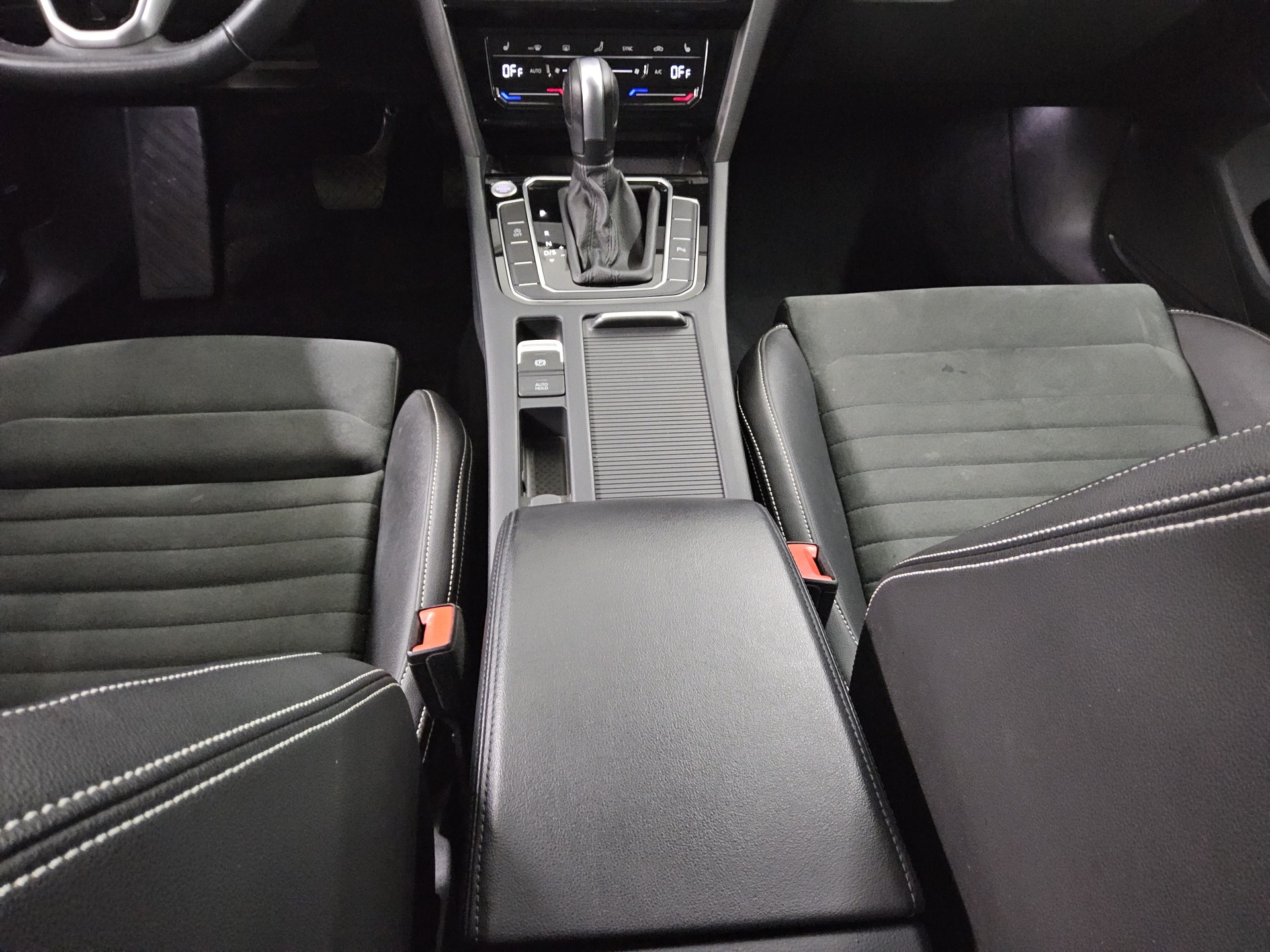 Volkswagen Passat Var. 2.0 TDI Elegance Navi DC Matrix Ahk 6