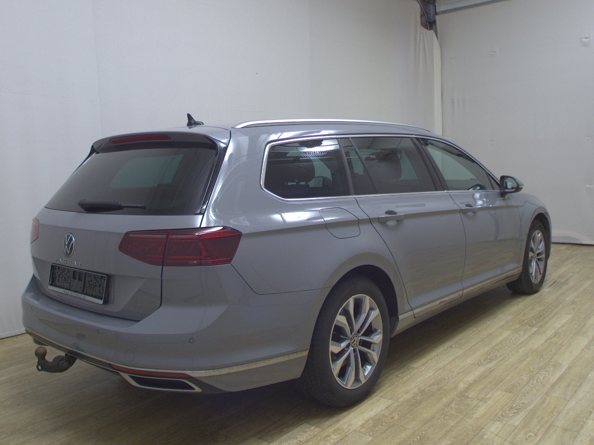 Volkswagen Passat Var. 2.0 TDI Elegance Navi DC Matrix Ahk 4