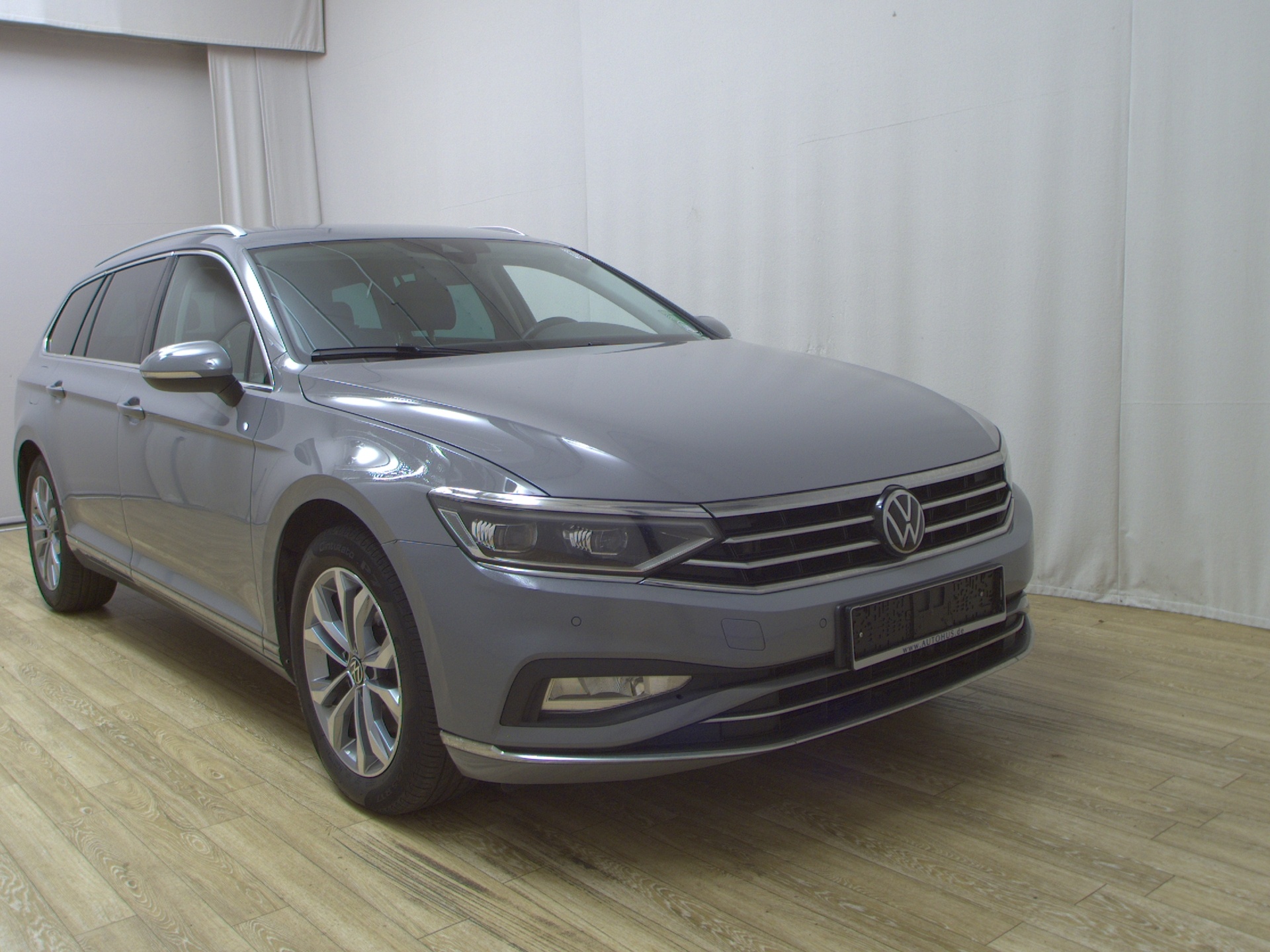 Volkswagen Passat Var. 2.0 TDI Elegance Navi DC Matrix Ahk 3
