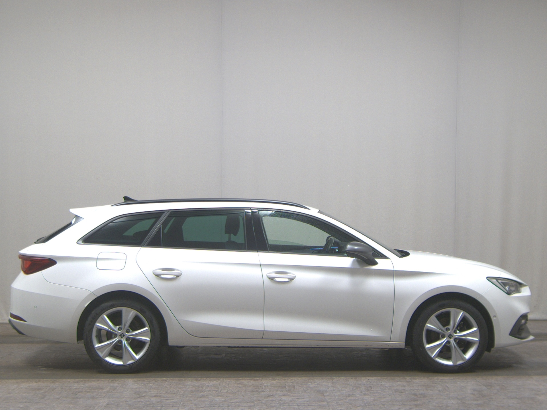 Seat Leon Sportstourer 1.5 eTSI FR-Line Navi LED vc