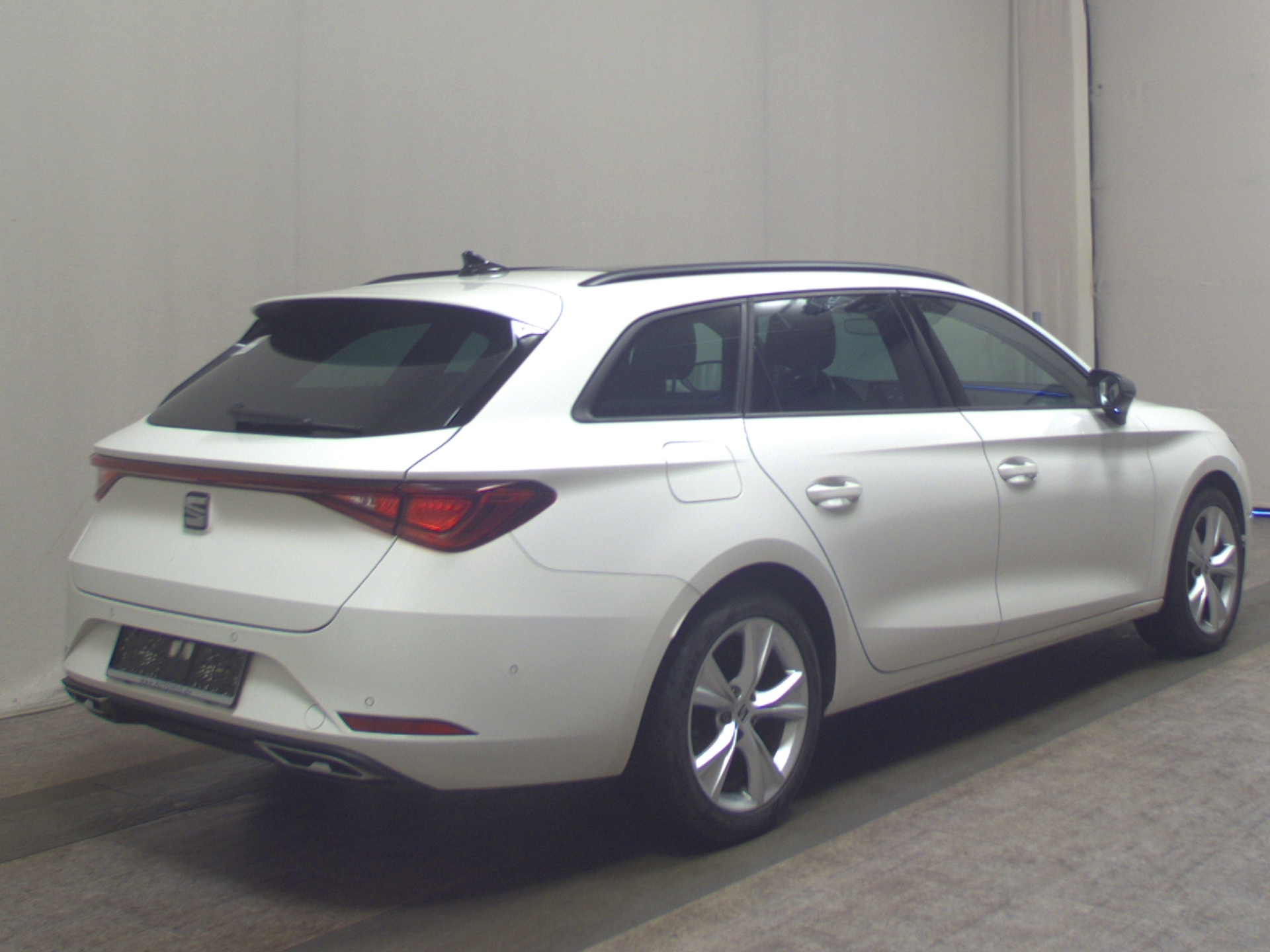 Seat Leon Sportstourer 1.5 eTSI FR-Line Navi LED vc 4