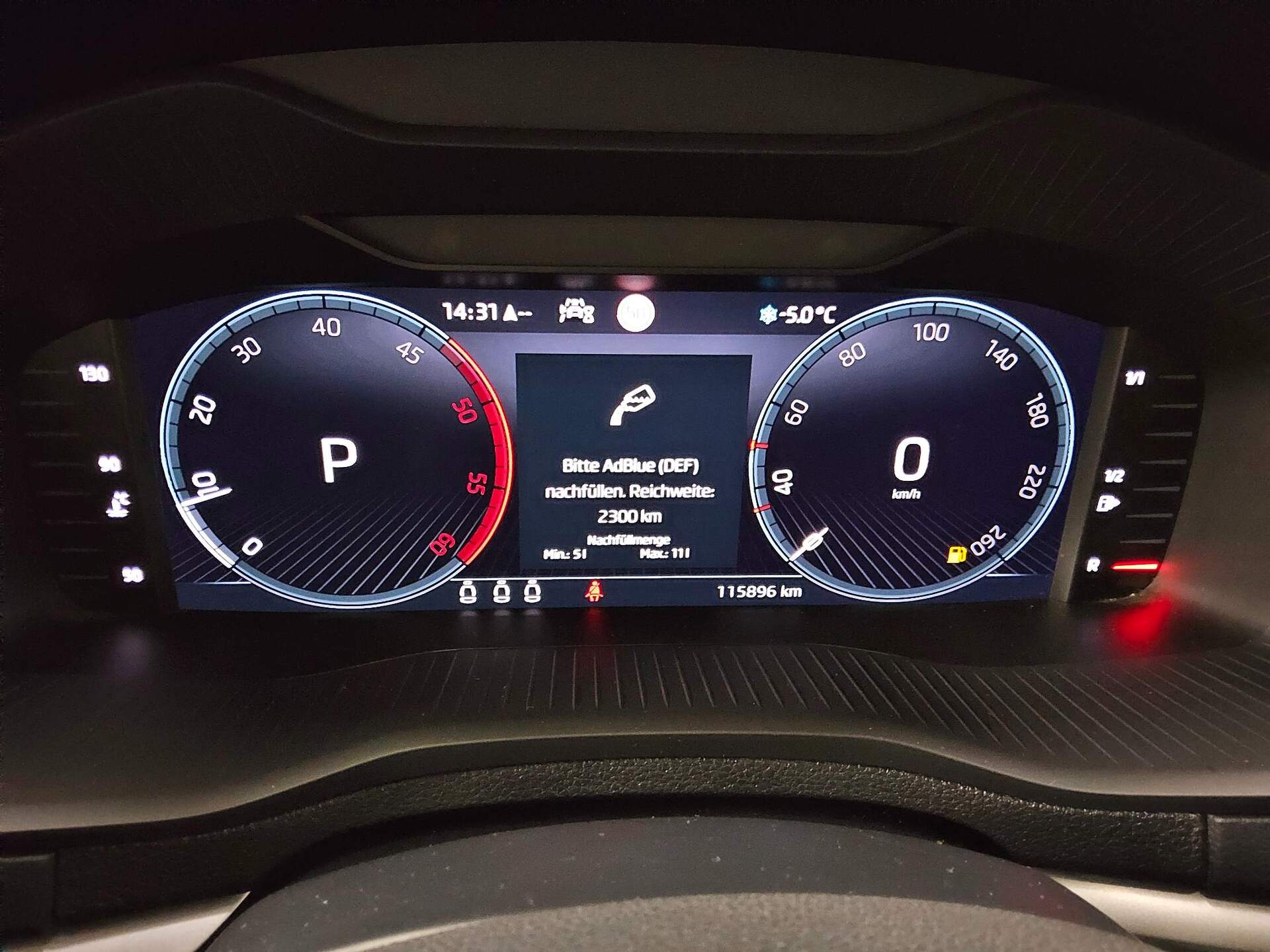 Skoda Karoq 2.0 TDI Ambition Navi LED vc Pano StHzg 8