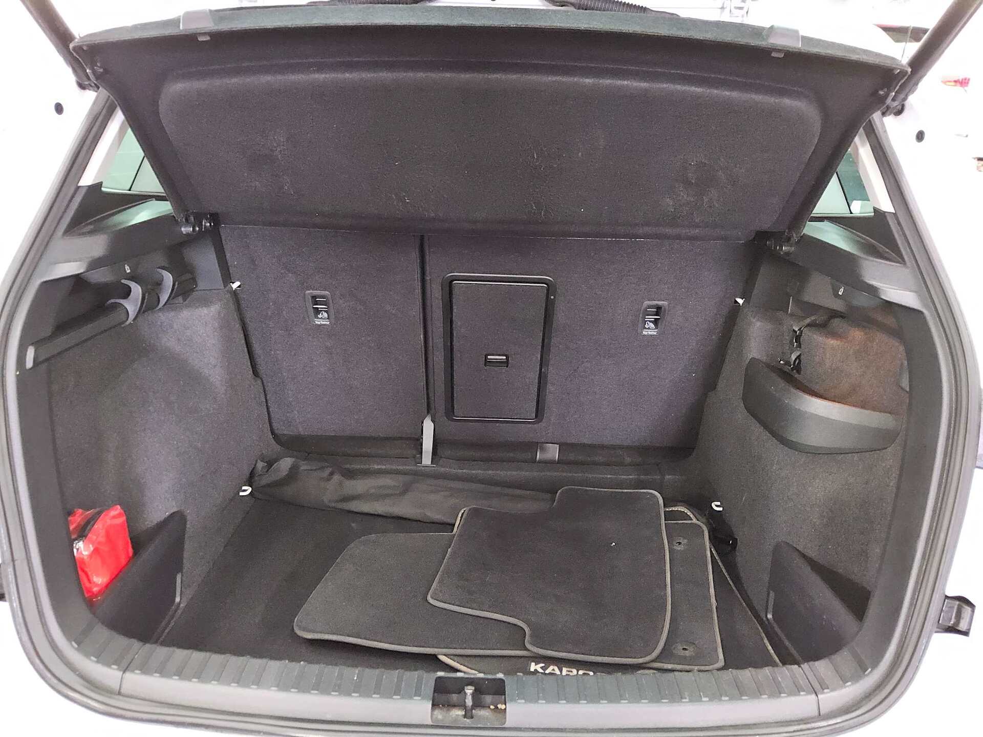 Skoda Karoq 2.0 TDI Ambition Navi LED vc Pano StHzg 12