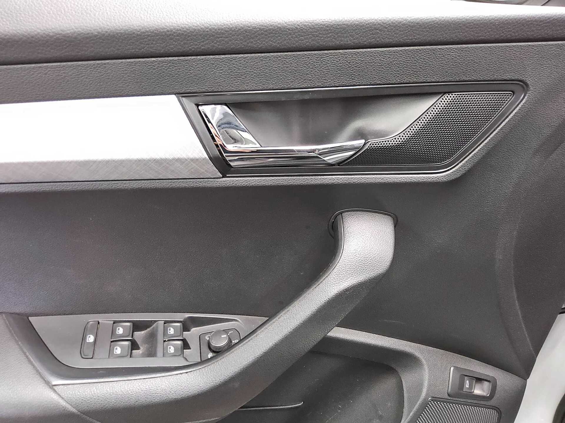 Skoda Karoq 2.0 TDI Ambition Navi LED vc Pano StHzg 10