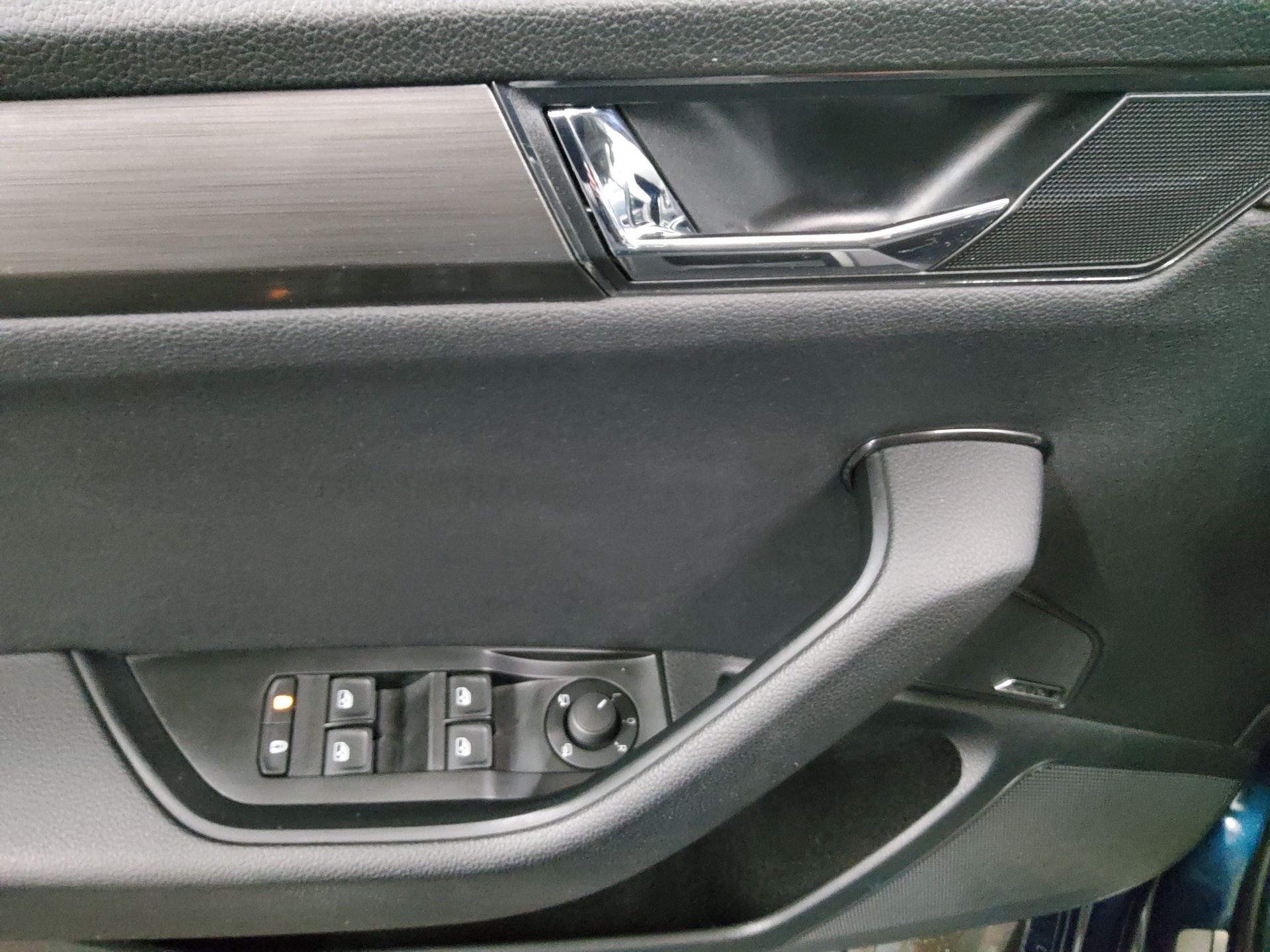 Skoda Superb Kombi 2.0 TDI Ambition Navi LED Virtual 10