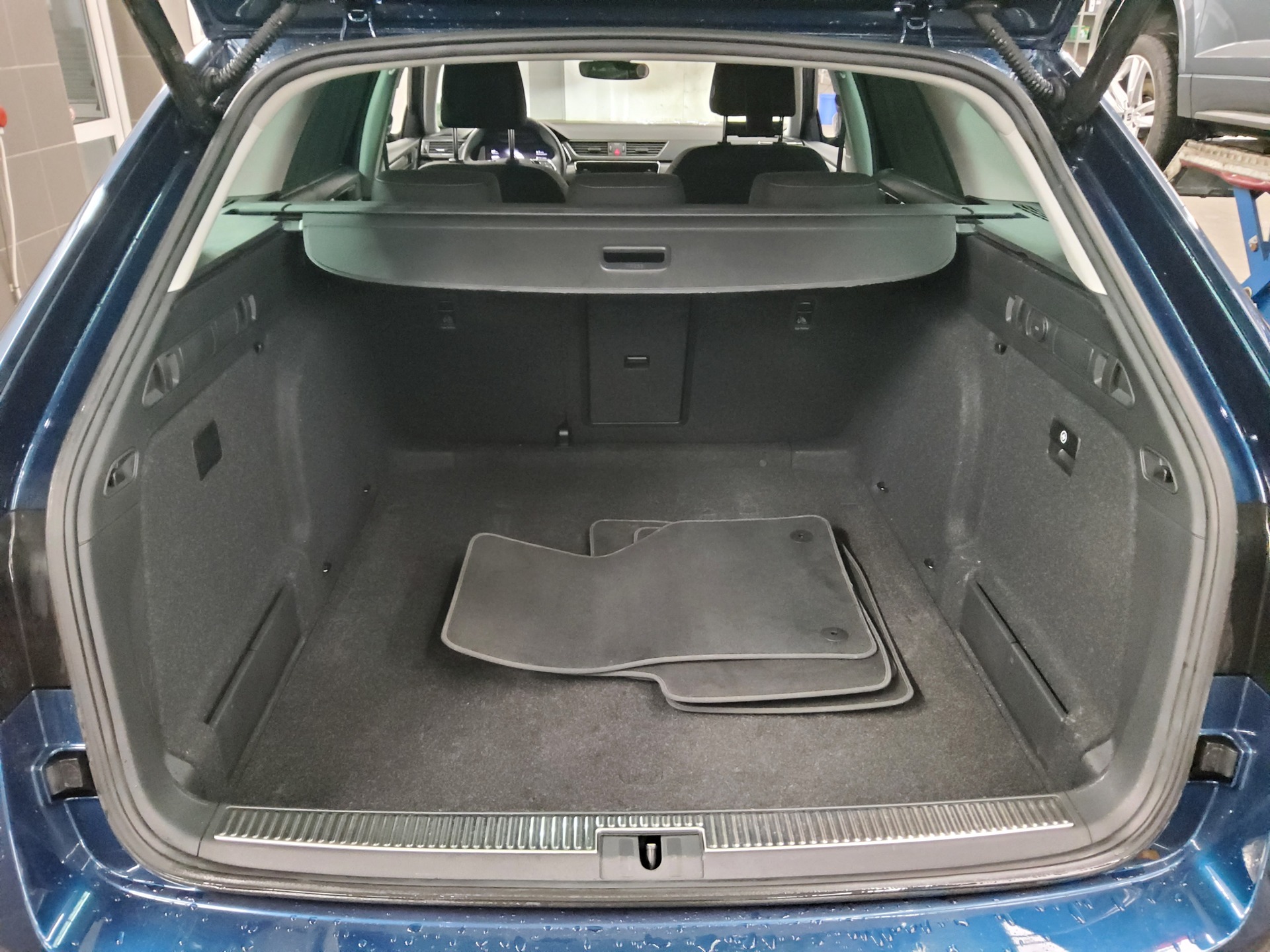 Skoda Superb Kombi 2.0 TDI Ambition Navi LED Virtual 12