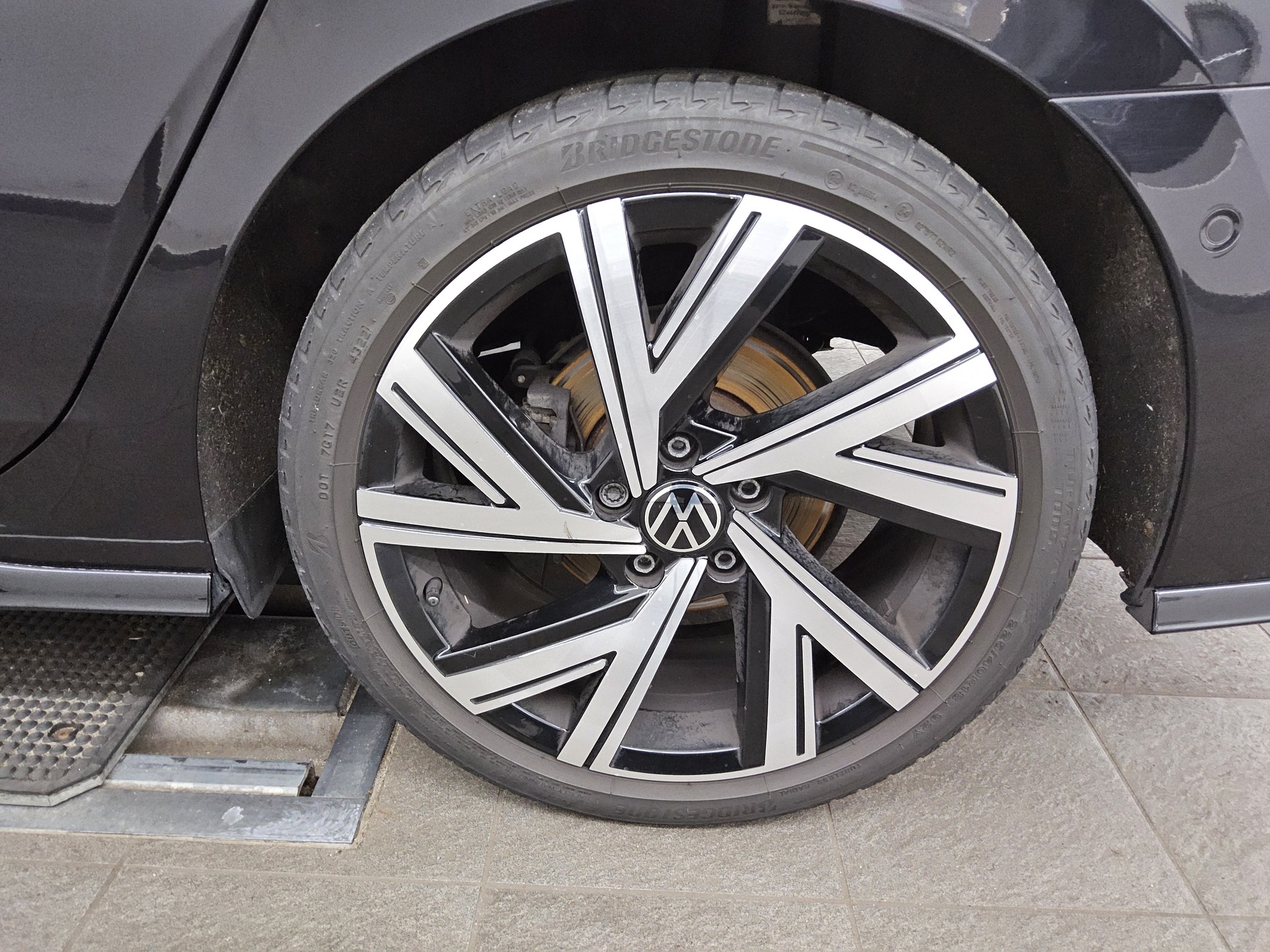 Volkswagen Golf-8 Var. 2.0 TDI R-Line Pano IQ.Light AID H-K 11