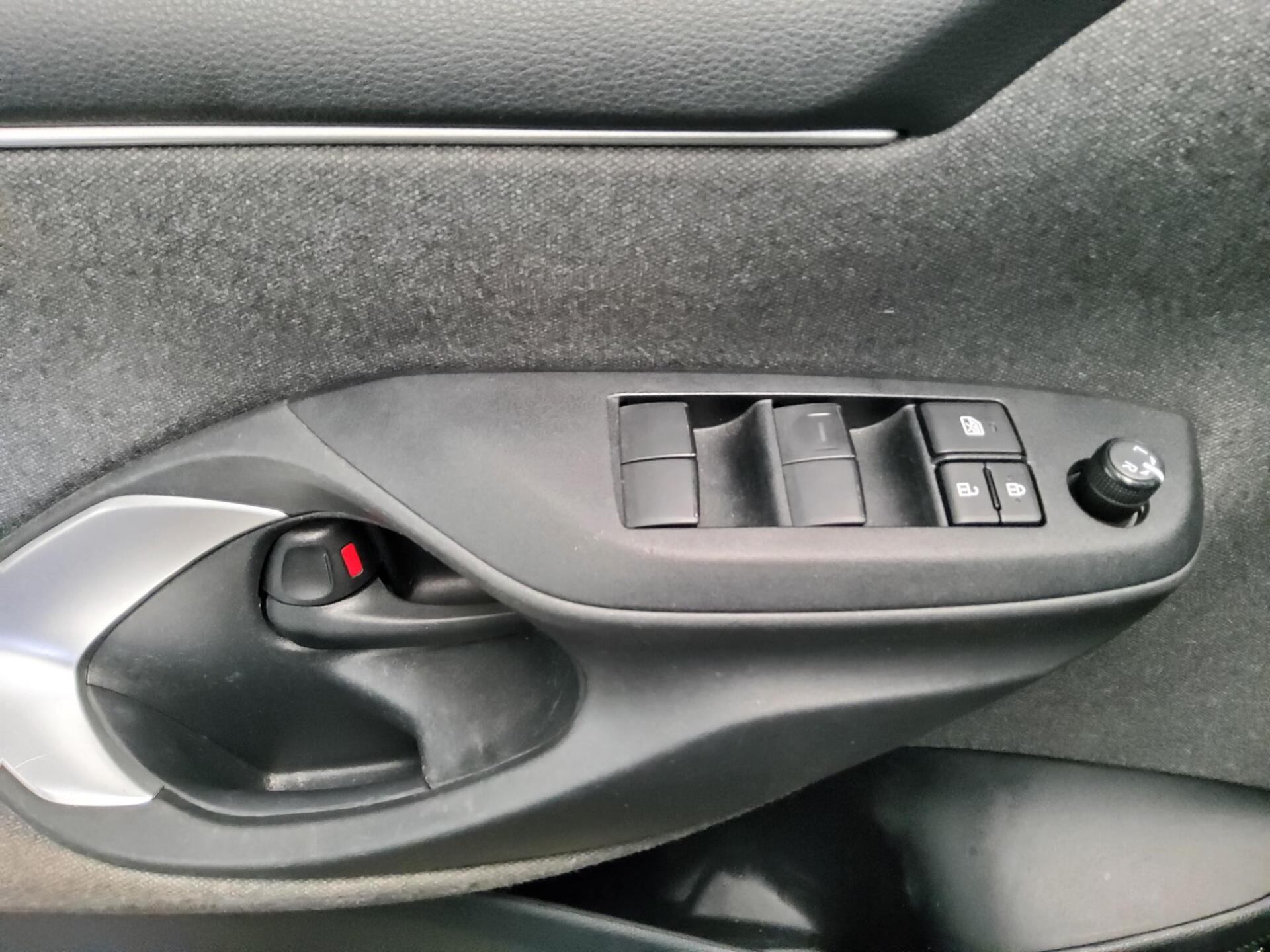 Toyota Yaris 1.5 VVT-I Hybrid Navi LED RfK Shz DAB 9