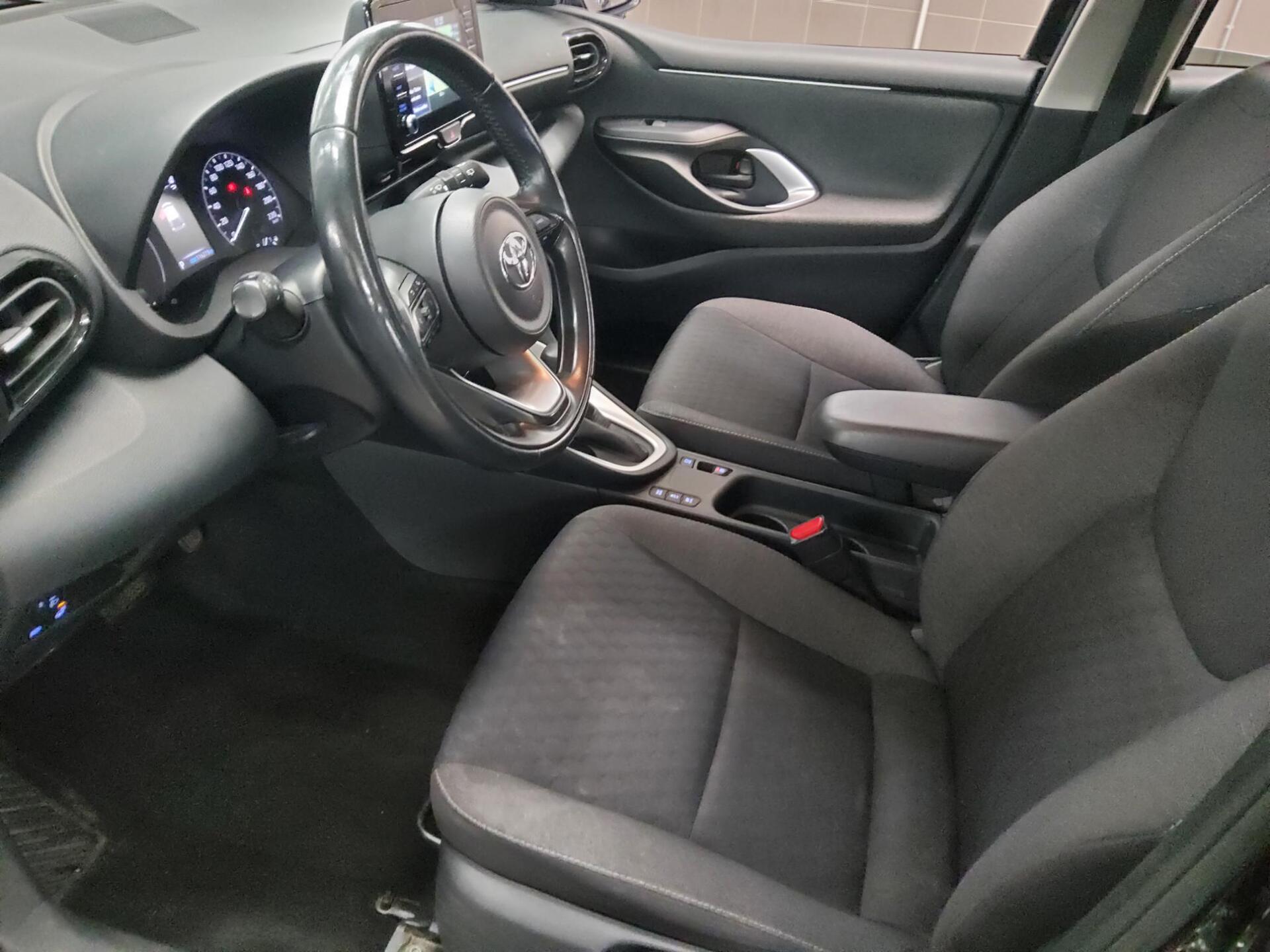 Toyota Yaris 1.5 VVT-I Hybrid Navi LED RfK Shz DAB 8