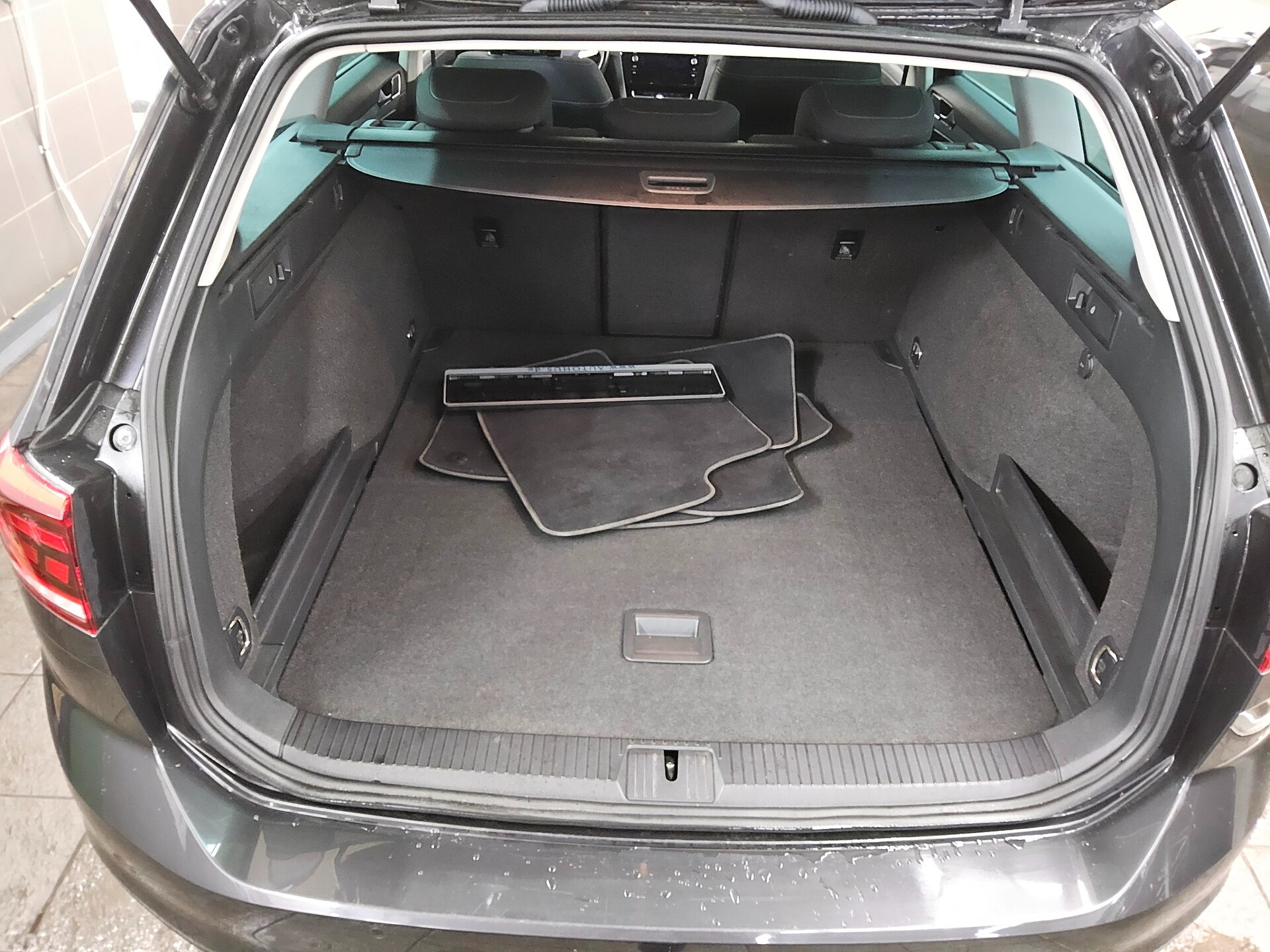 Volkswagen Passat Var. 1.6 TDI Business Navi LED RfK ACC 10