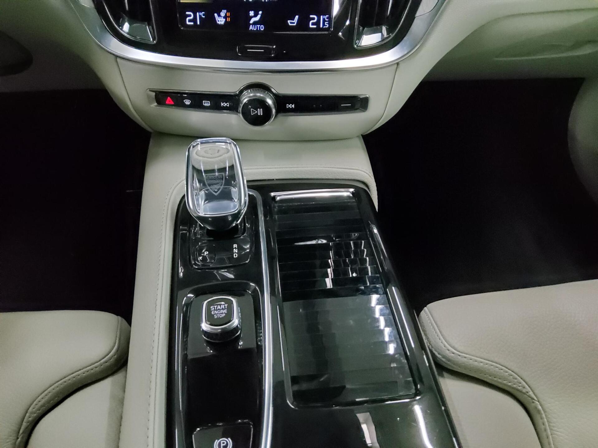 Volvo V60 T6 AWD Inscription Leder Navi LED 6