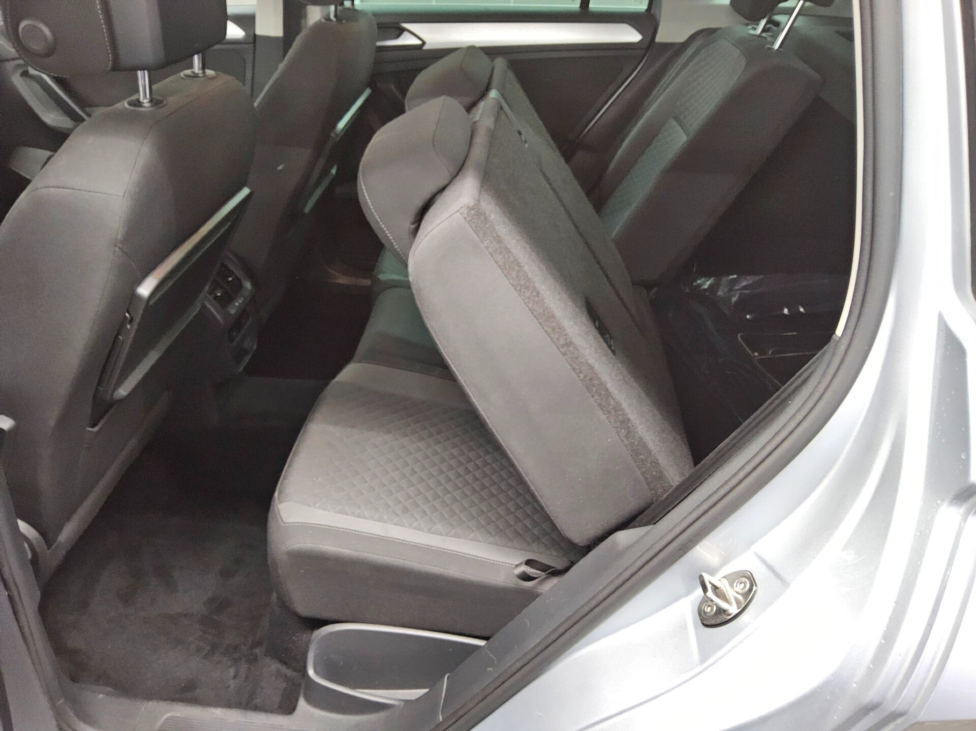 Volkswagen Tiguan 2.0 TDI Comf. AHK ACC PDC 12