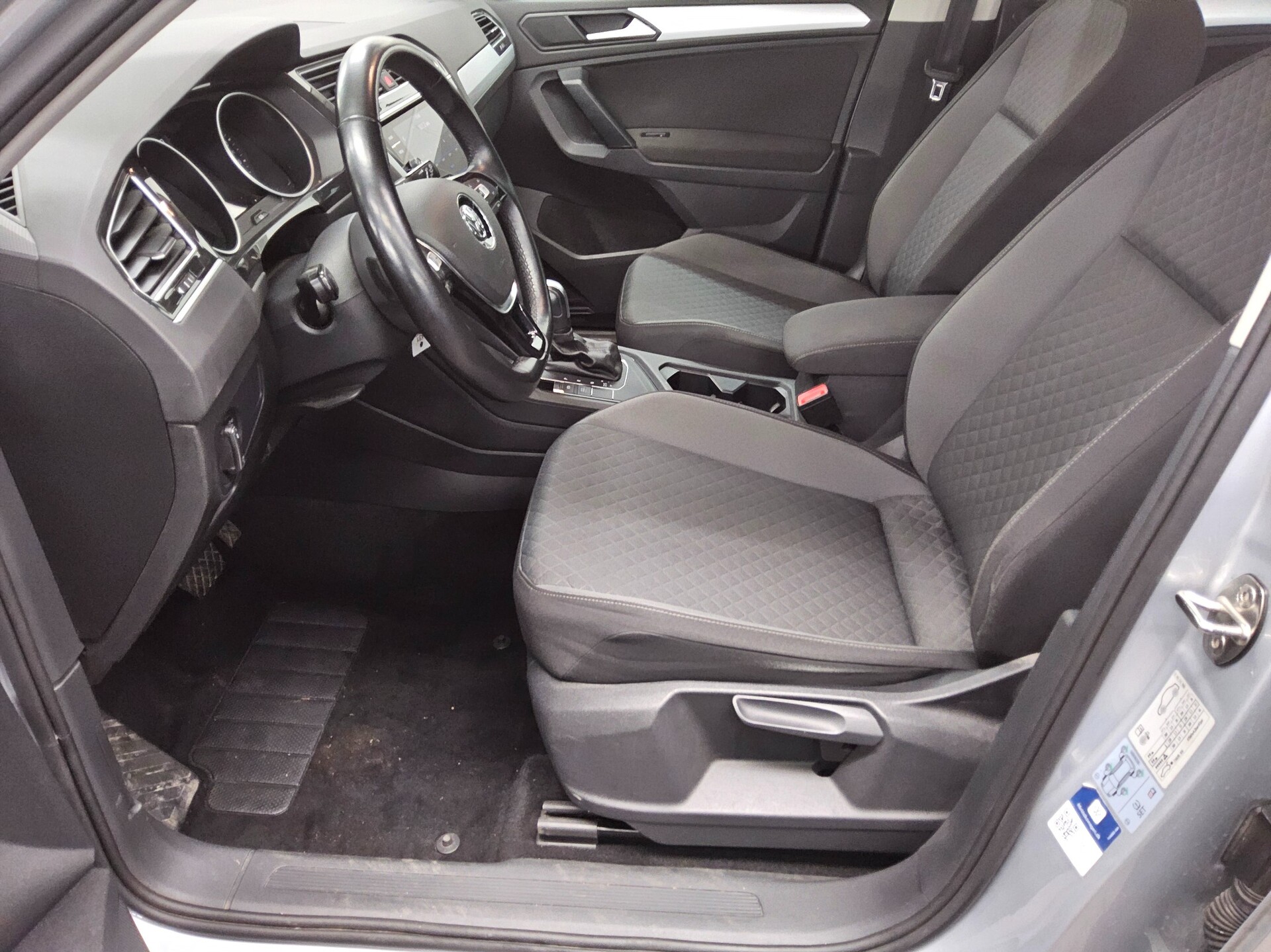 Volkswagen Tiguan 2.0 TDI Comf. AHK ACC PDC 8
