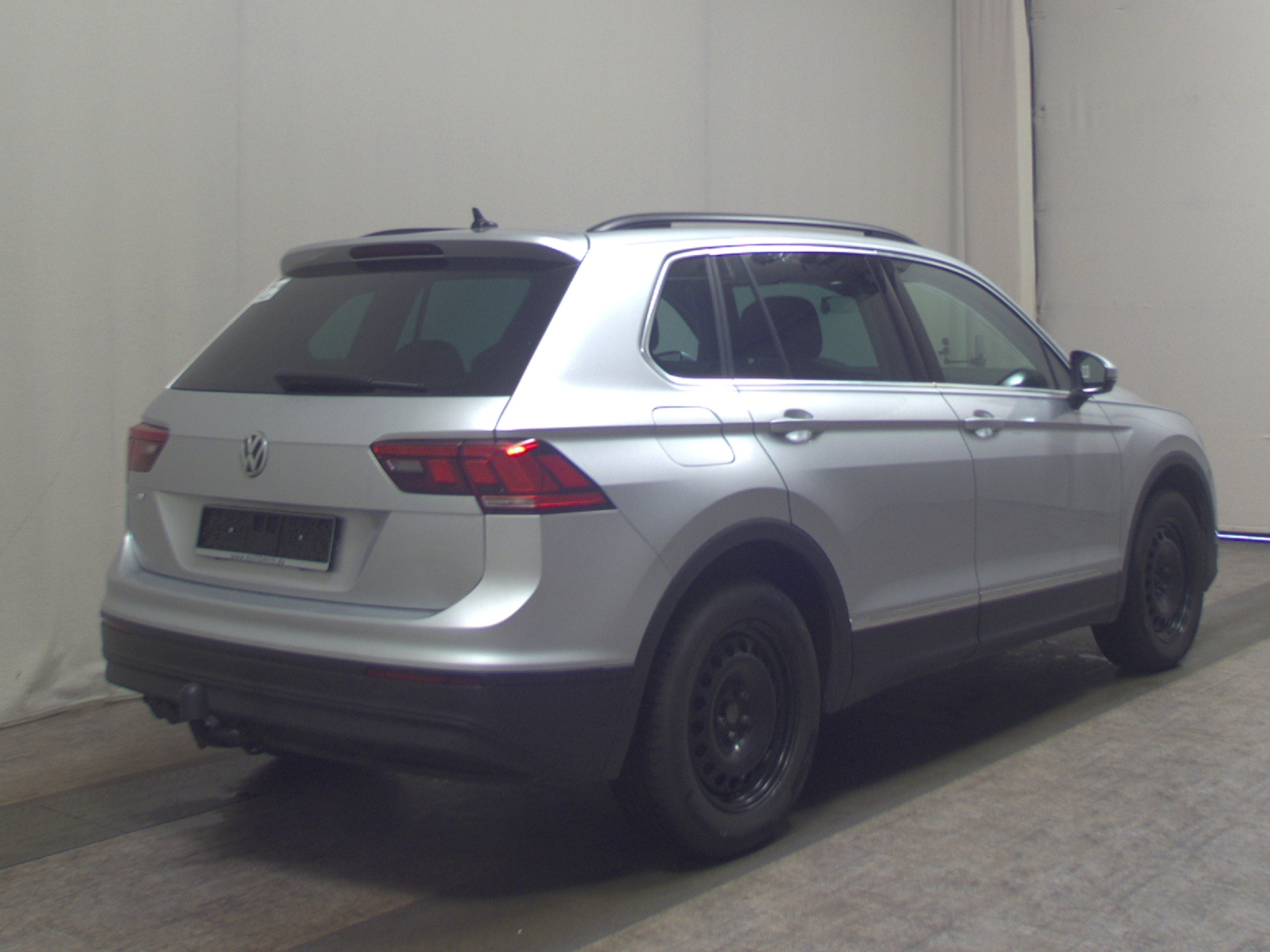 Volkswagen Tiguan 2.0 TDI Comf. AHK ACC PDC 4