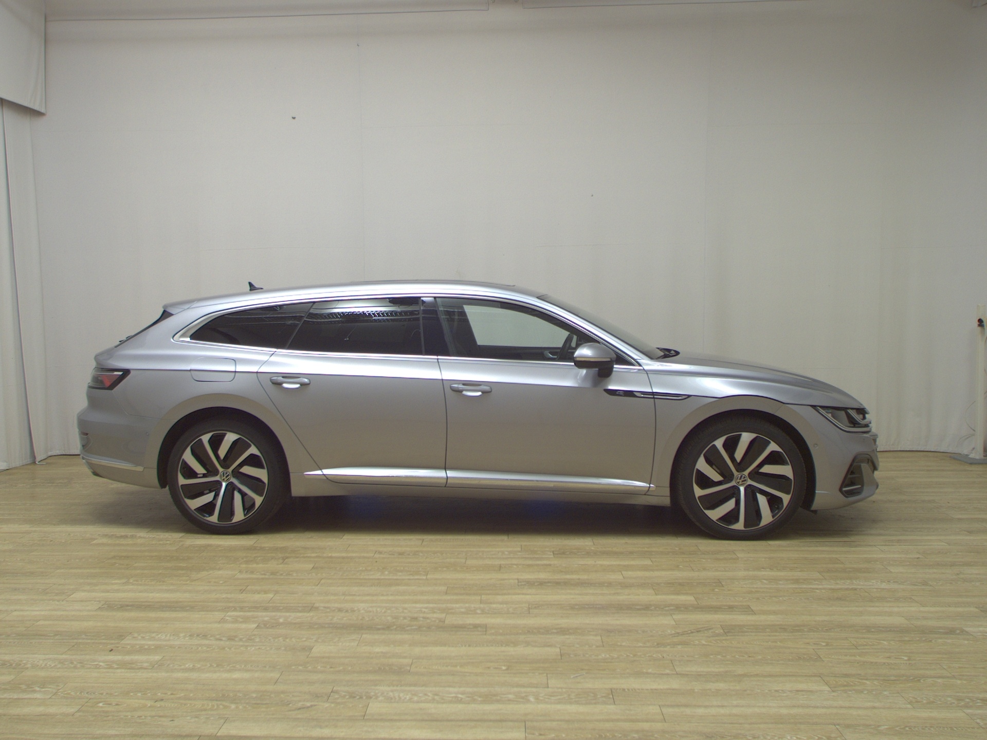 Volkswagen Arteon SB 2.0 TDI R-Line Leder Navi AID LED Pano