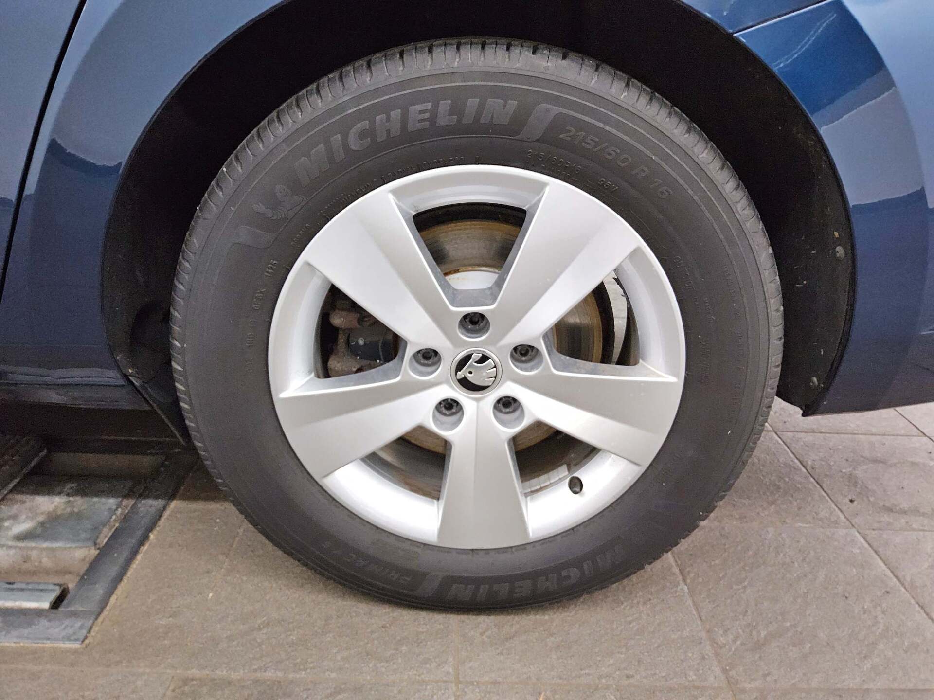 Skoda Superb Kombi 2.0 TDI Ambition Navi DC Pano AHK 11