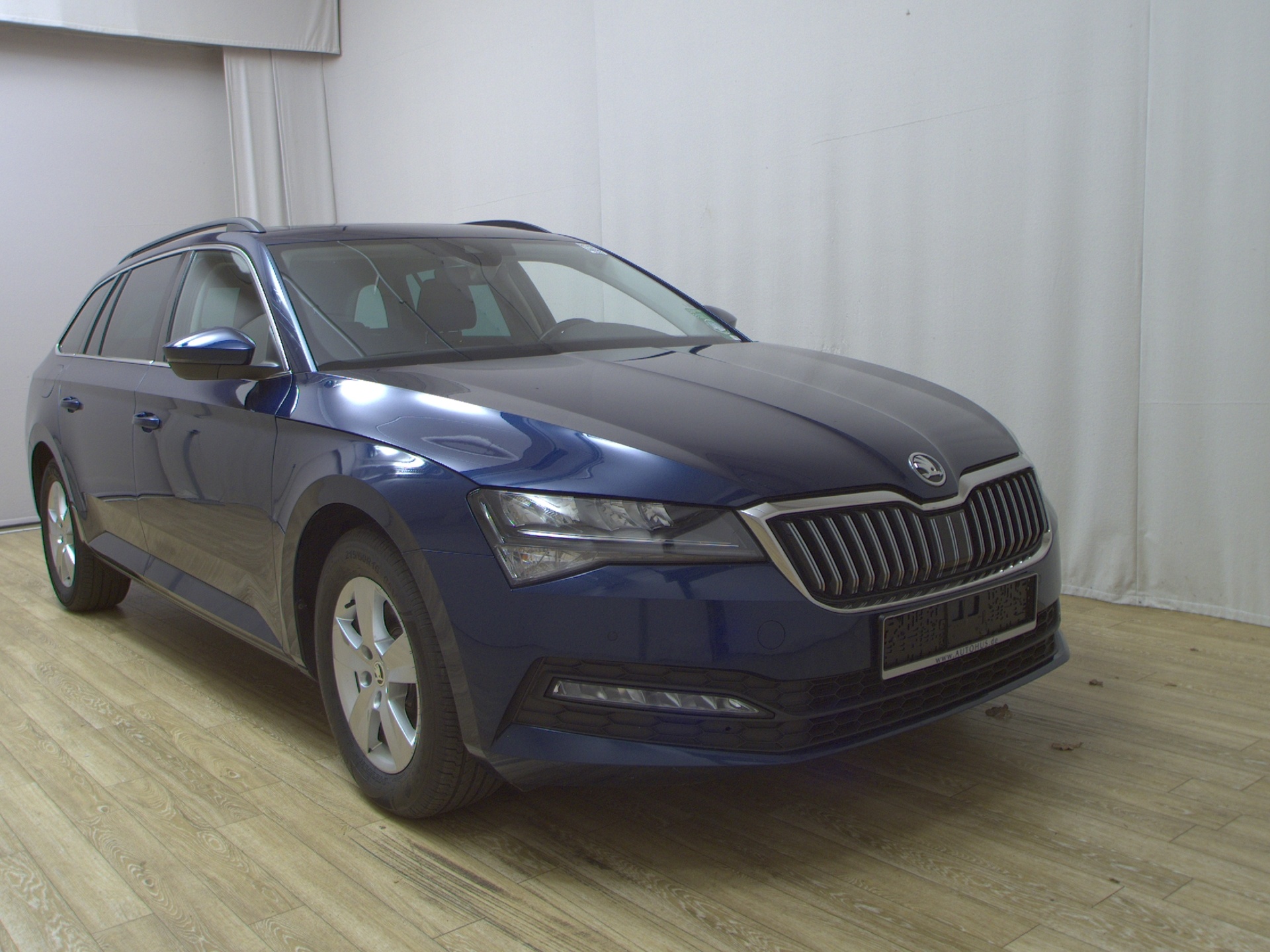 Skoda Superb Kombi 2.0 TDI Ambition Navi DC Pano AHK 3