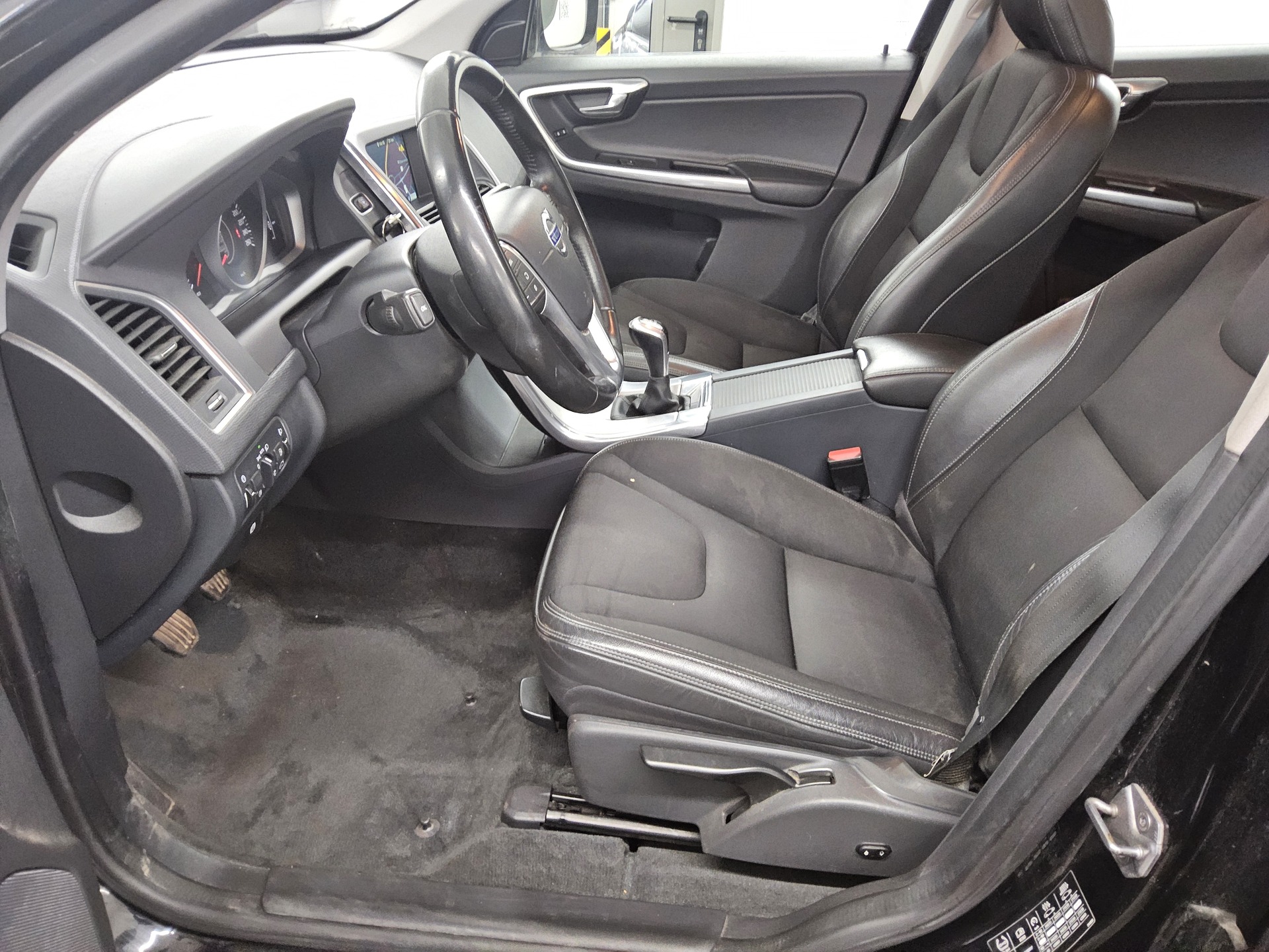 Volvo XC60 D3 Momentum Navi Ahk PDC Shz 8