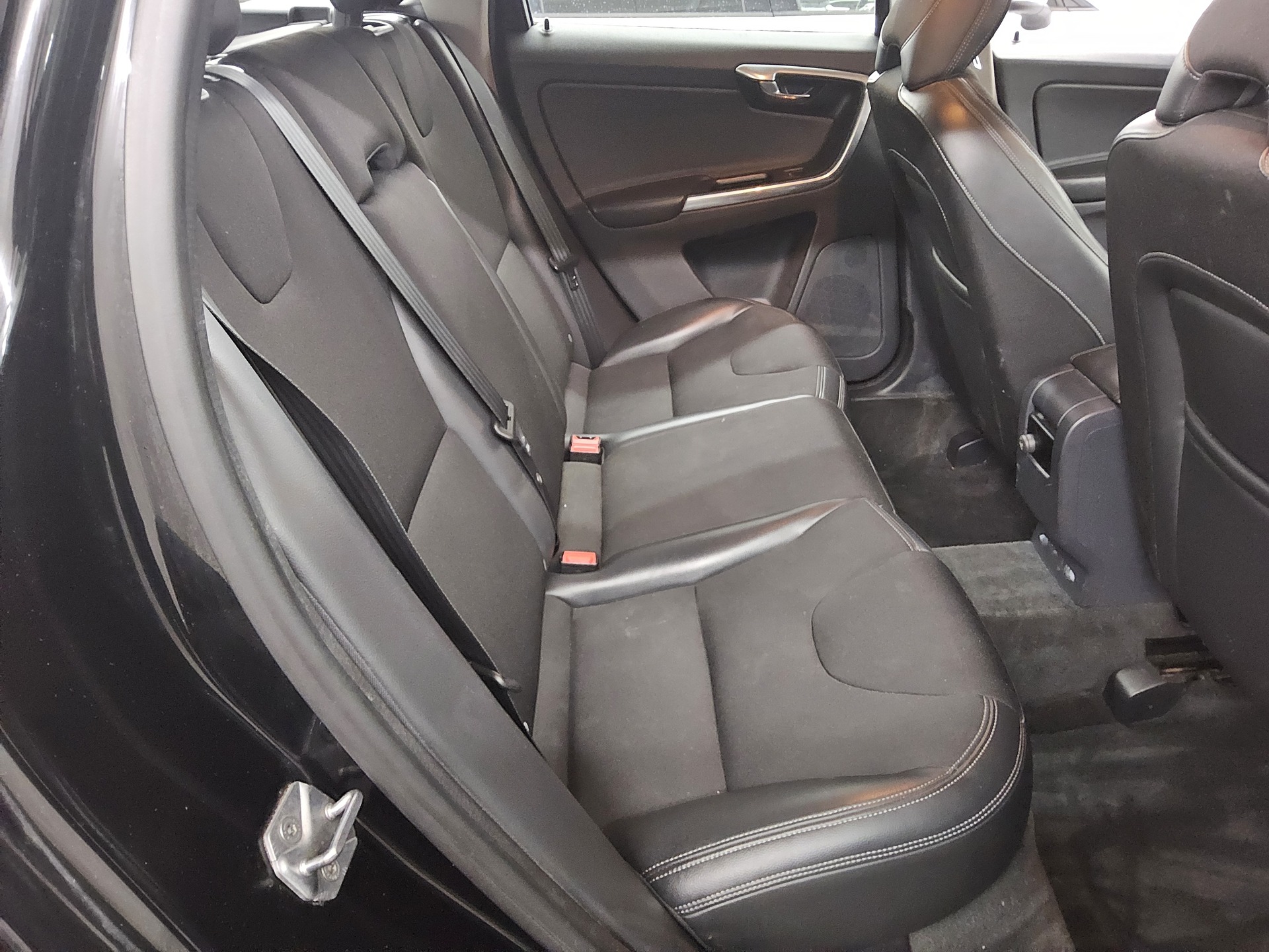 Volvo XC60 D3 Momentum Navi Ahk PDC Shz 13