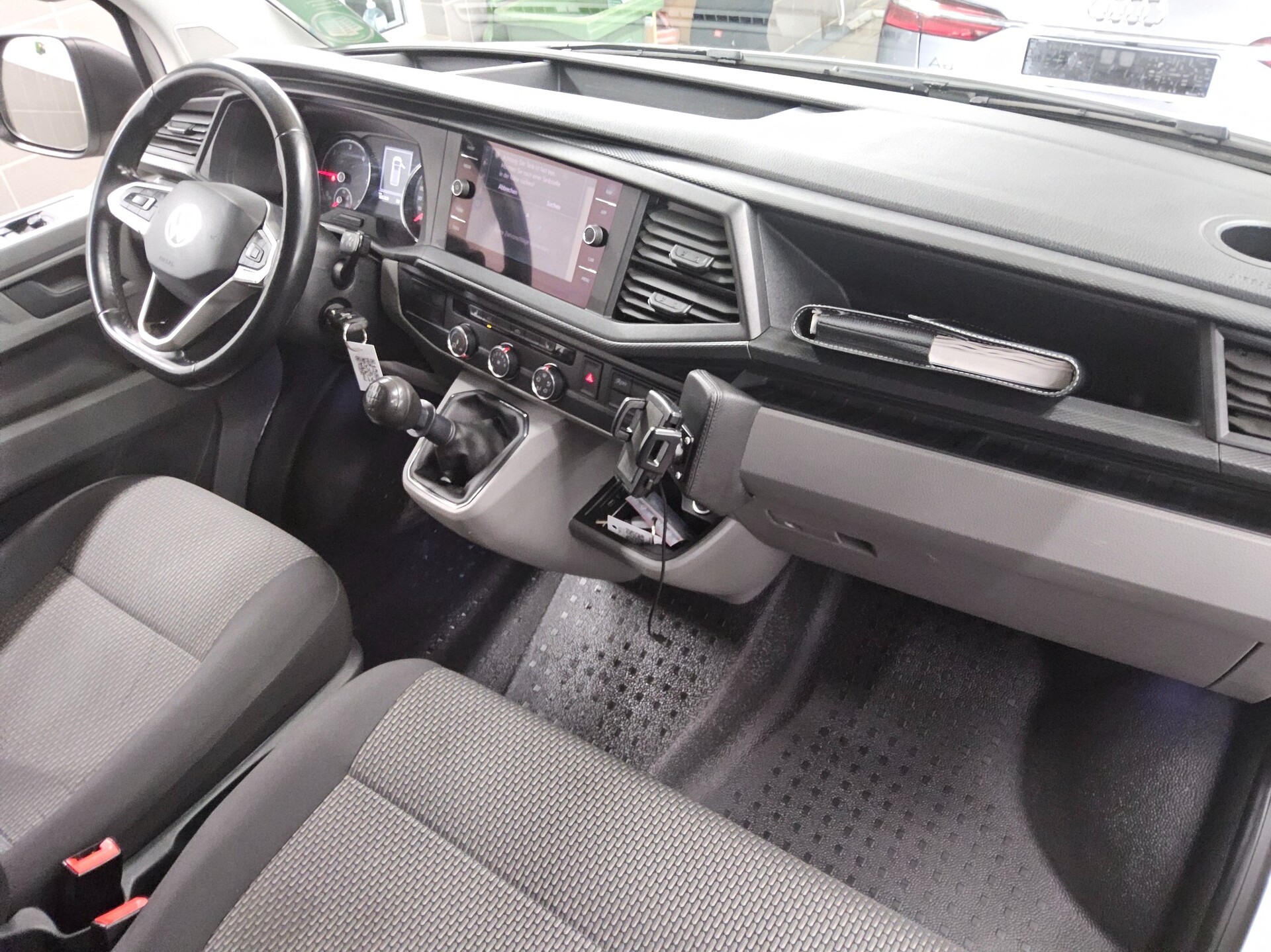 Volkswagen T6.1 2.0 TDI Kasten Navi LED Klima SHZ PDC 5