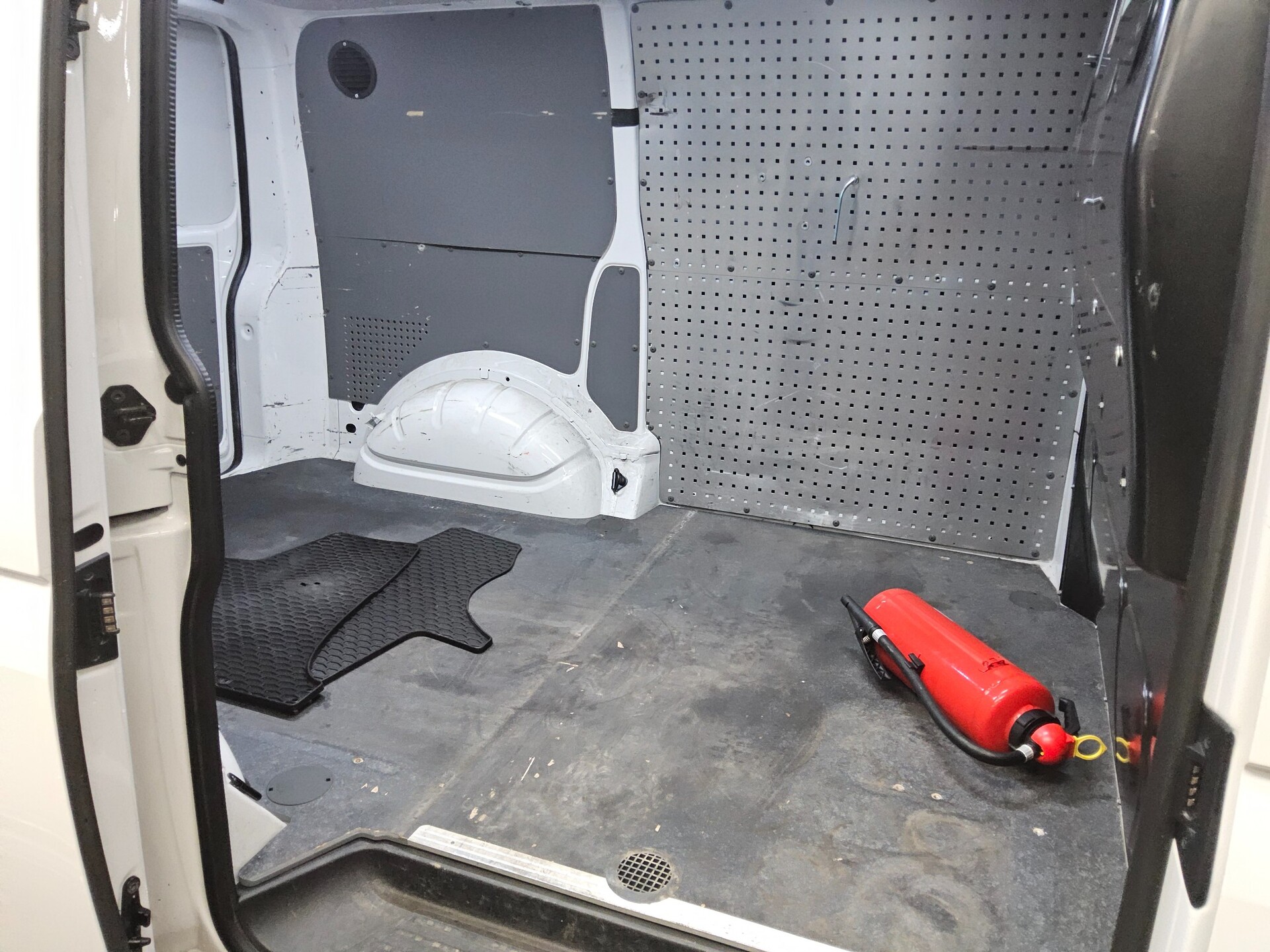 Volkswagen T6.1 2.0 TDI Kasten Navi LED Klima SHZ PDC 12