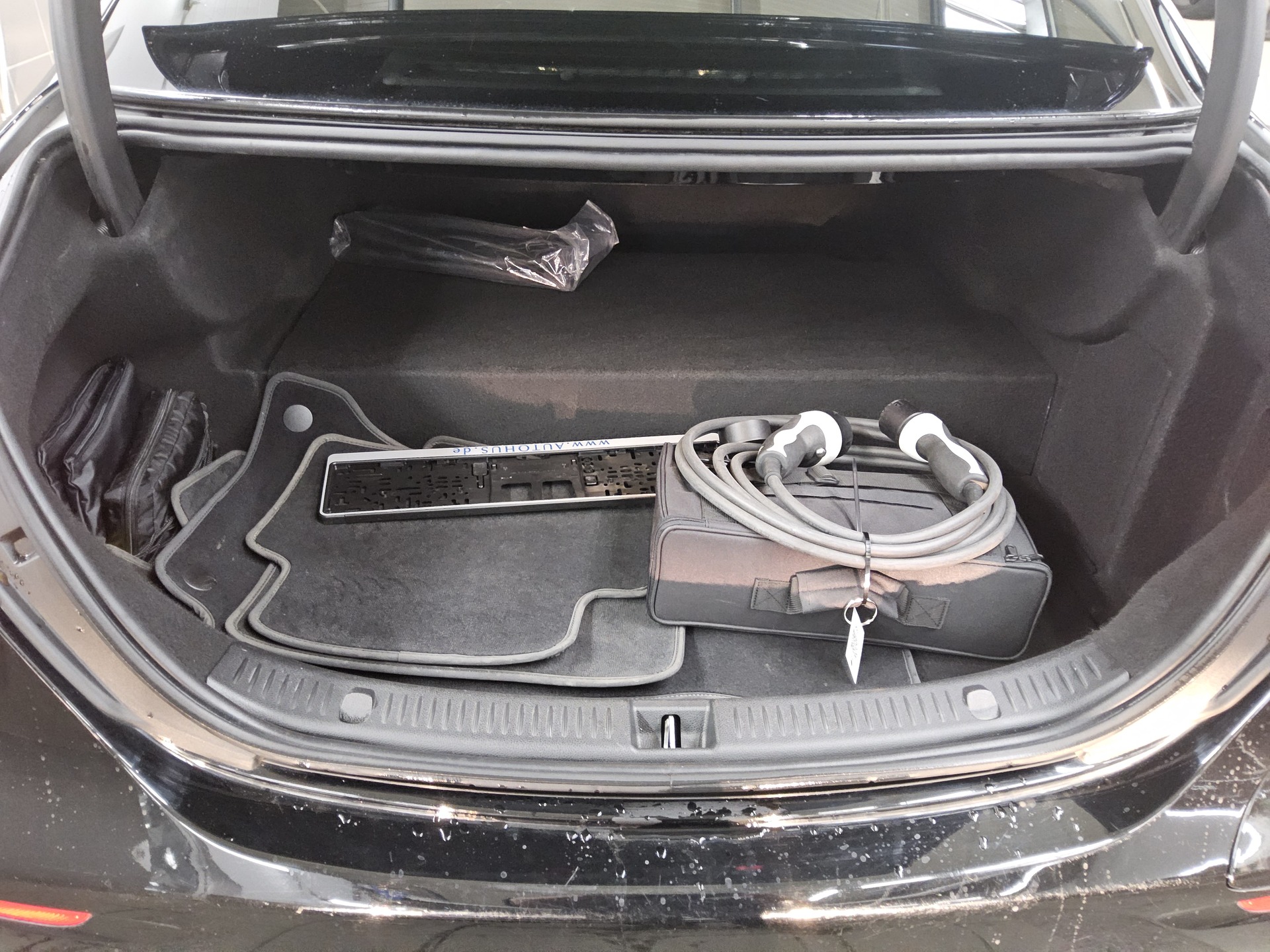 Mercedes-Benz E 300 de Widescreen LED RFK PDC 12